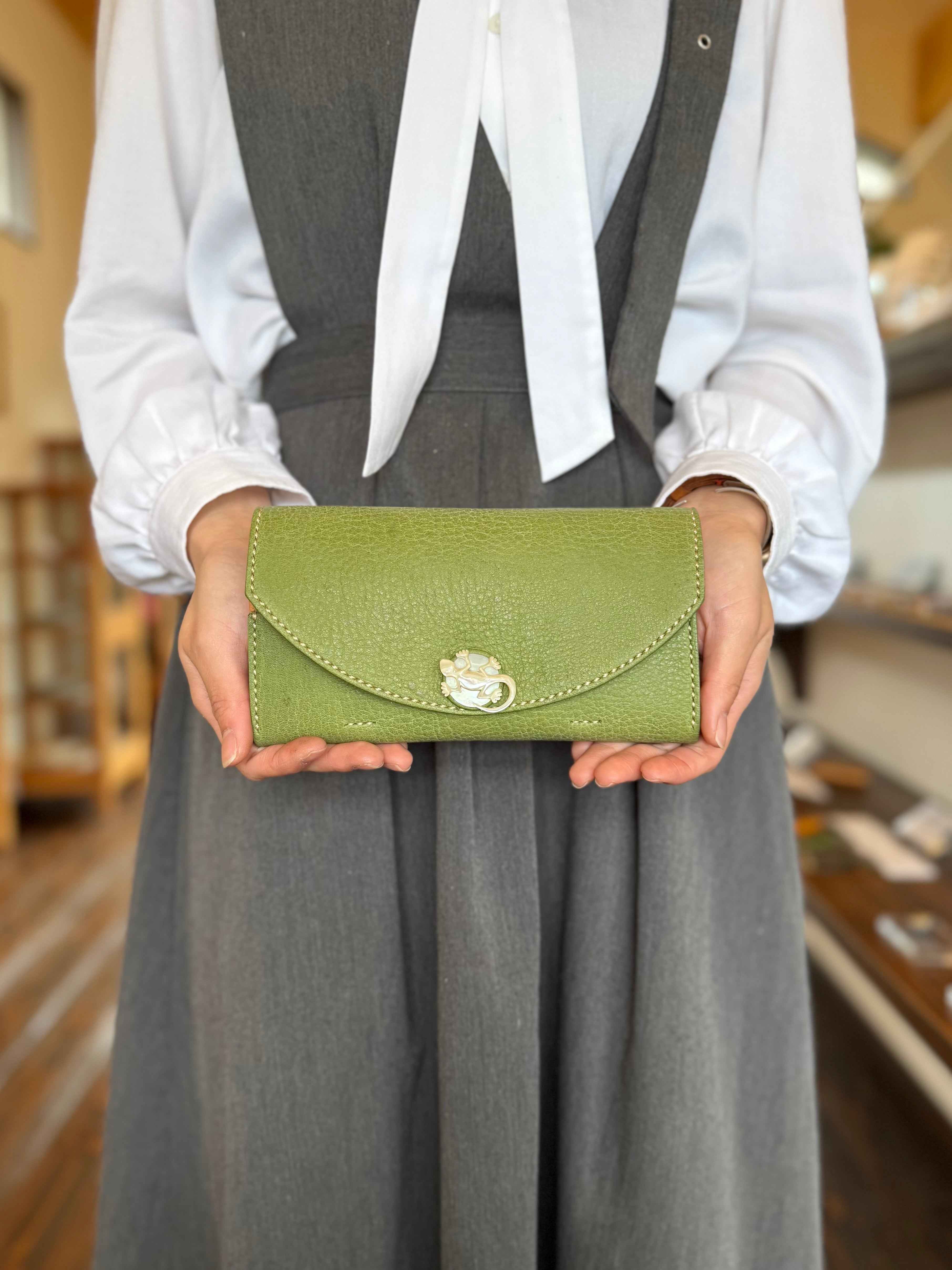 【家の守り神】ヤクヤモリのロングウォレット