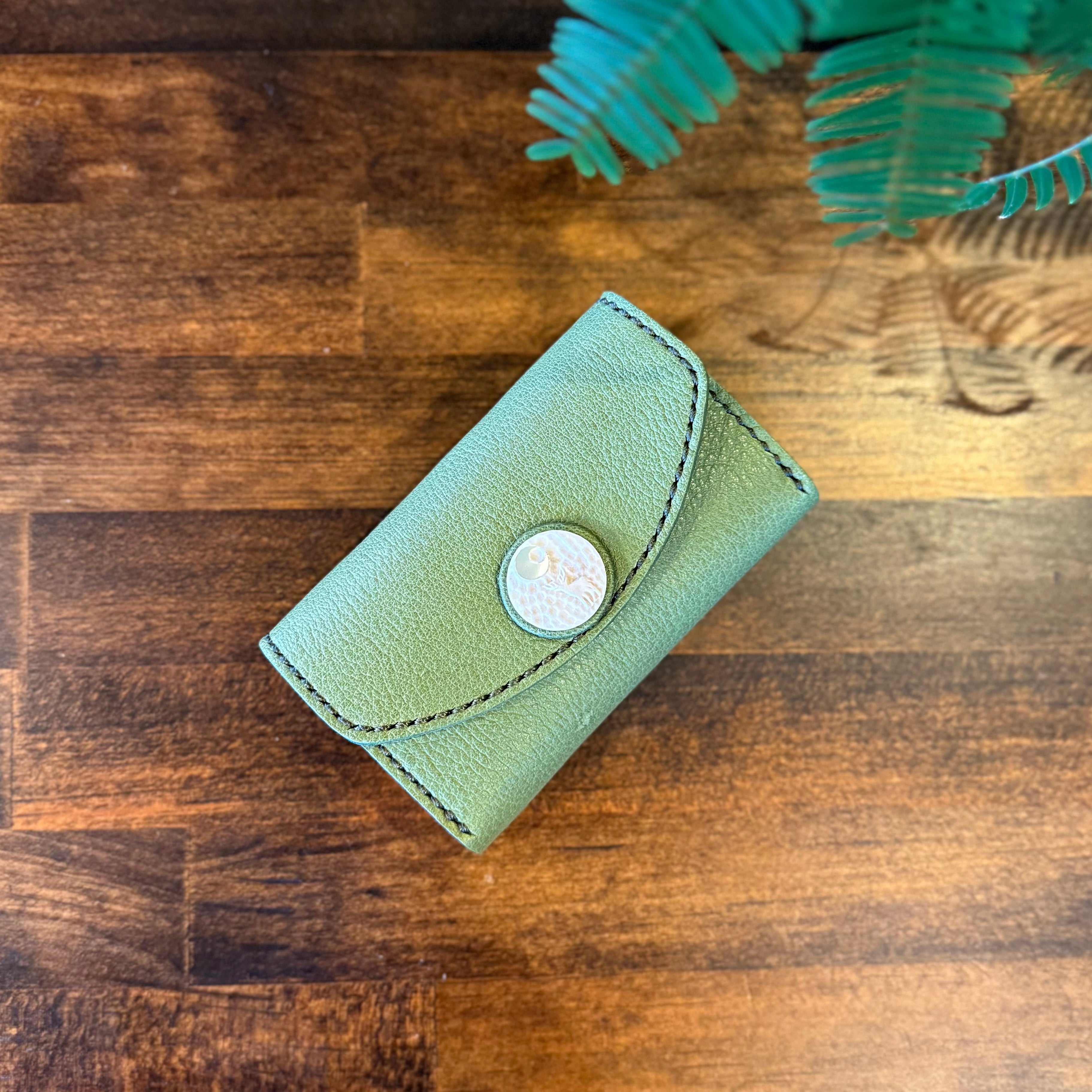 Wallet business card holder (Horns with Yakushika relief and luminous shell crescent moon)