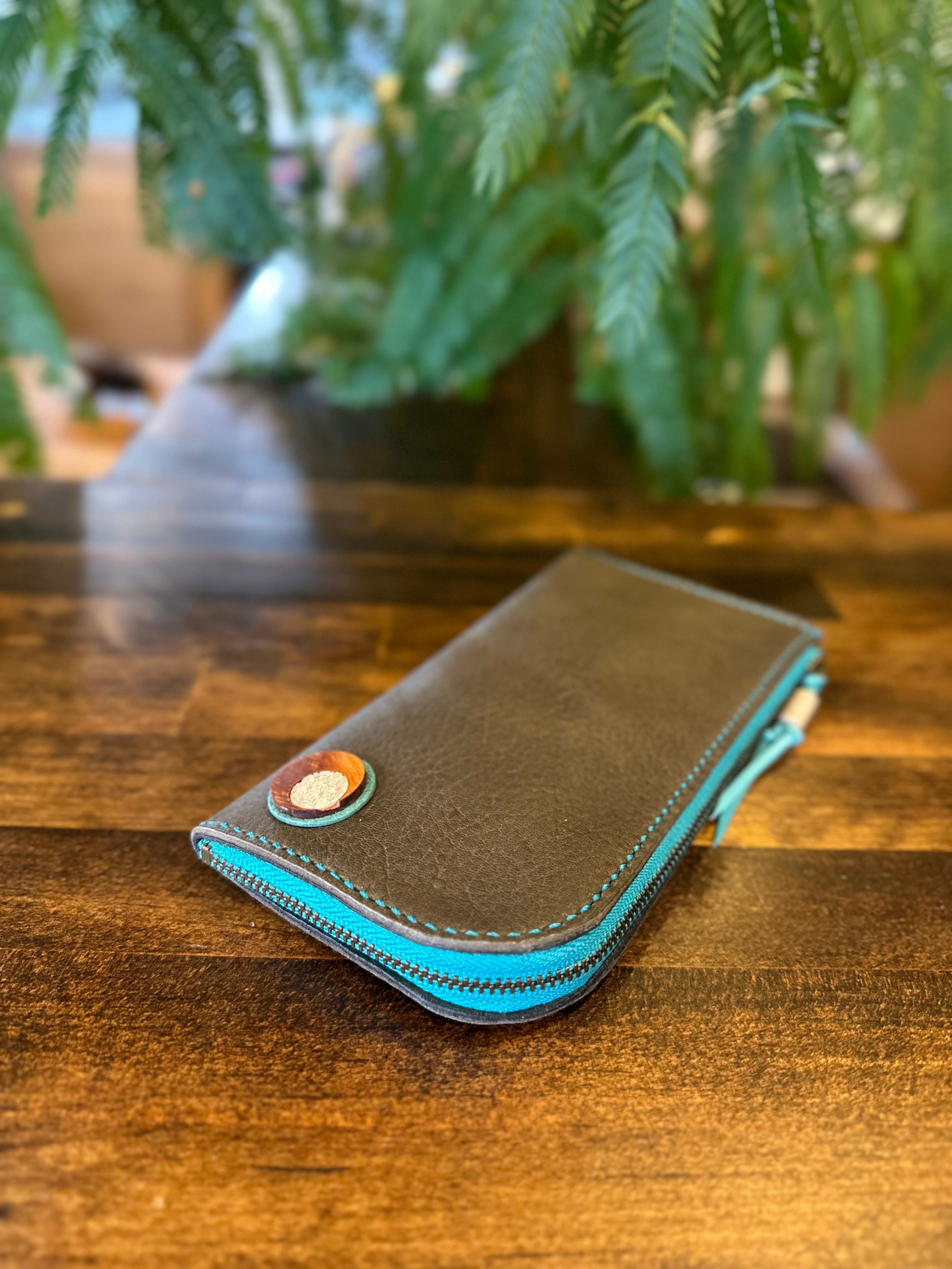 【屋久鹿革】島財布セミロング(カードポケット・屋久杉と夜光貝の切子柄ボタン付)