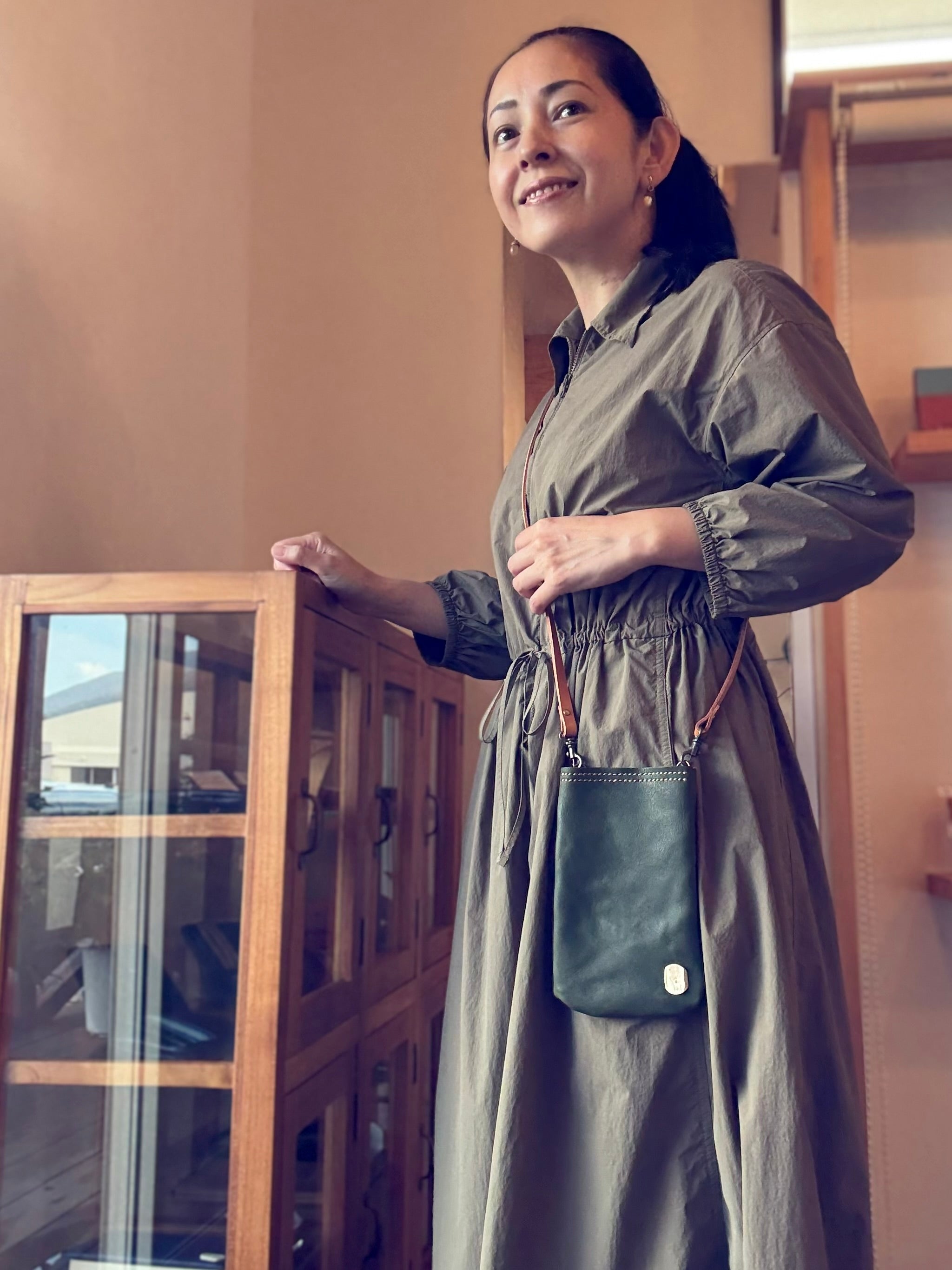 スマホサコッシュ・栃木レザー×屋久鹿レザー(グリーン)