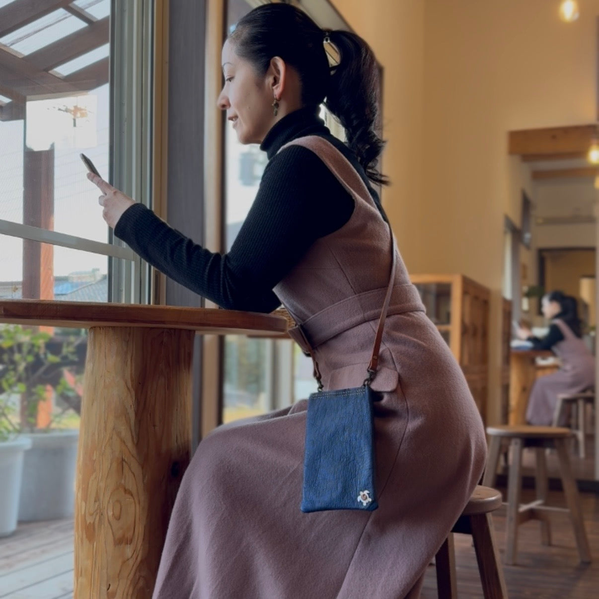 【蝦夷鹿革】サコッシュ【屋久島飾りボタン】