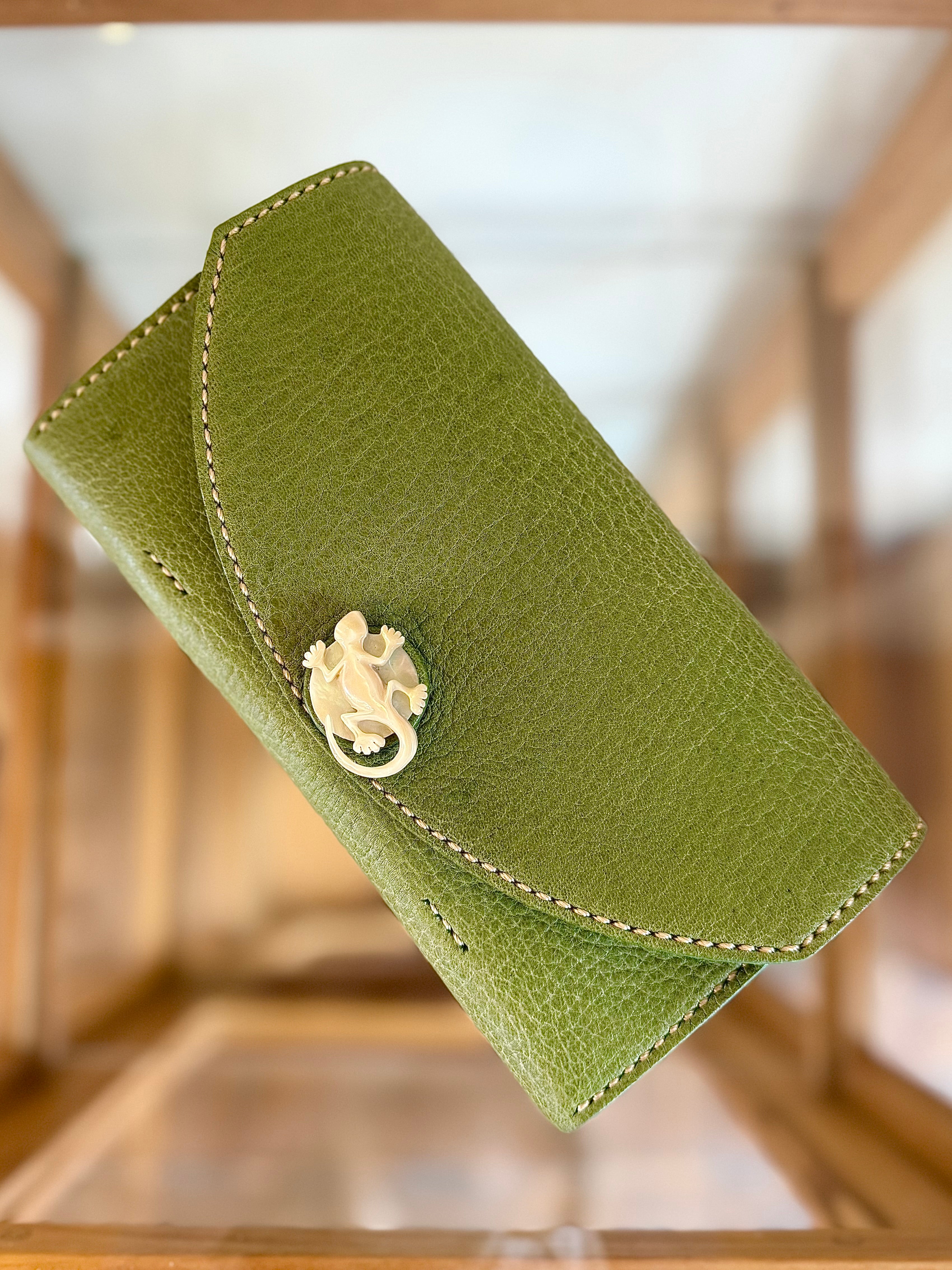 ヤクヤモリのロングウォレット