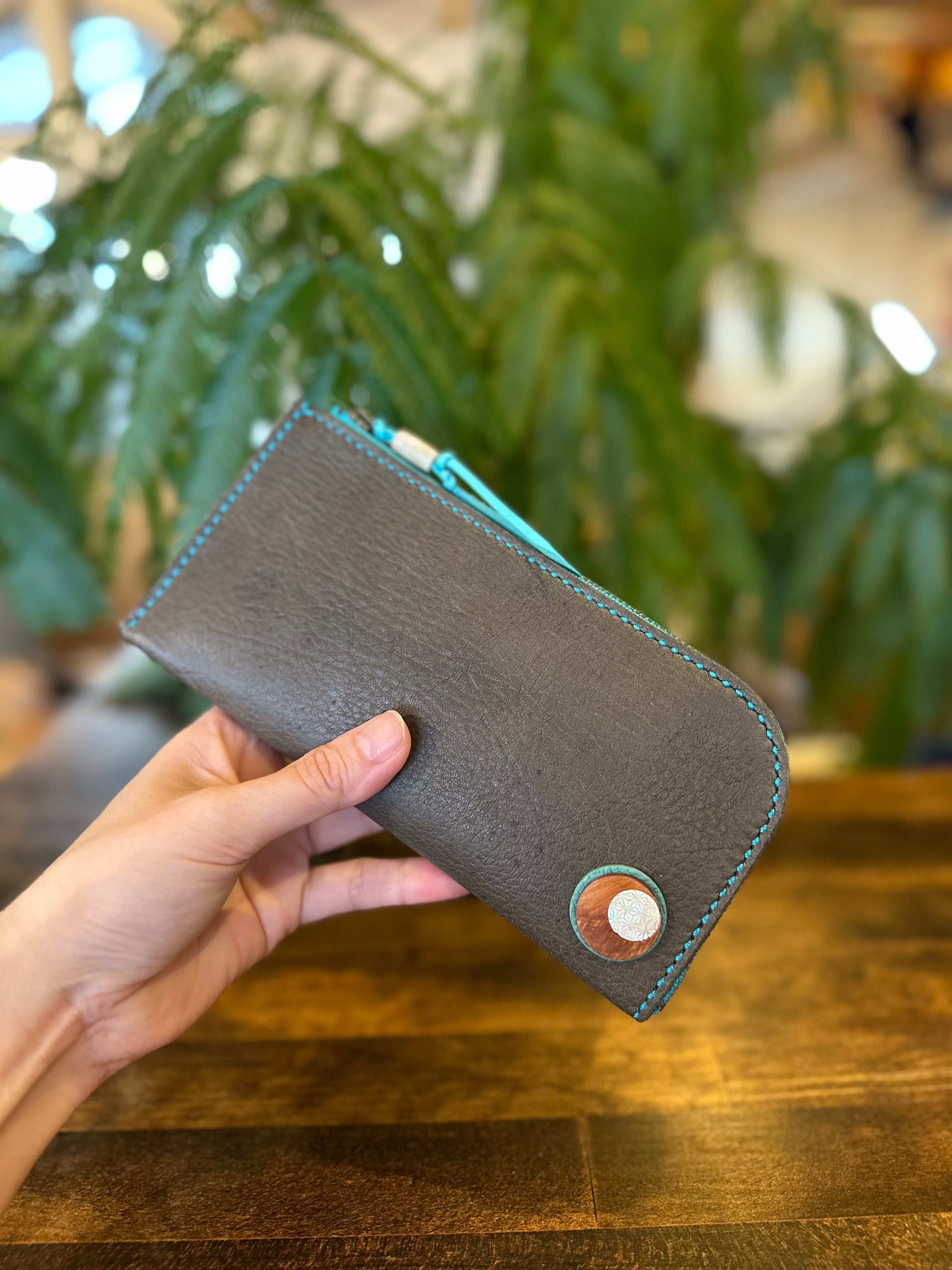 【屋久鹿革】島財布セミロング(カードポケット・屋久杉と夜光貝の切子柄ボタン付)