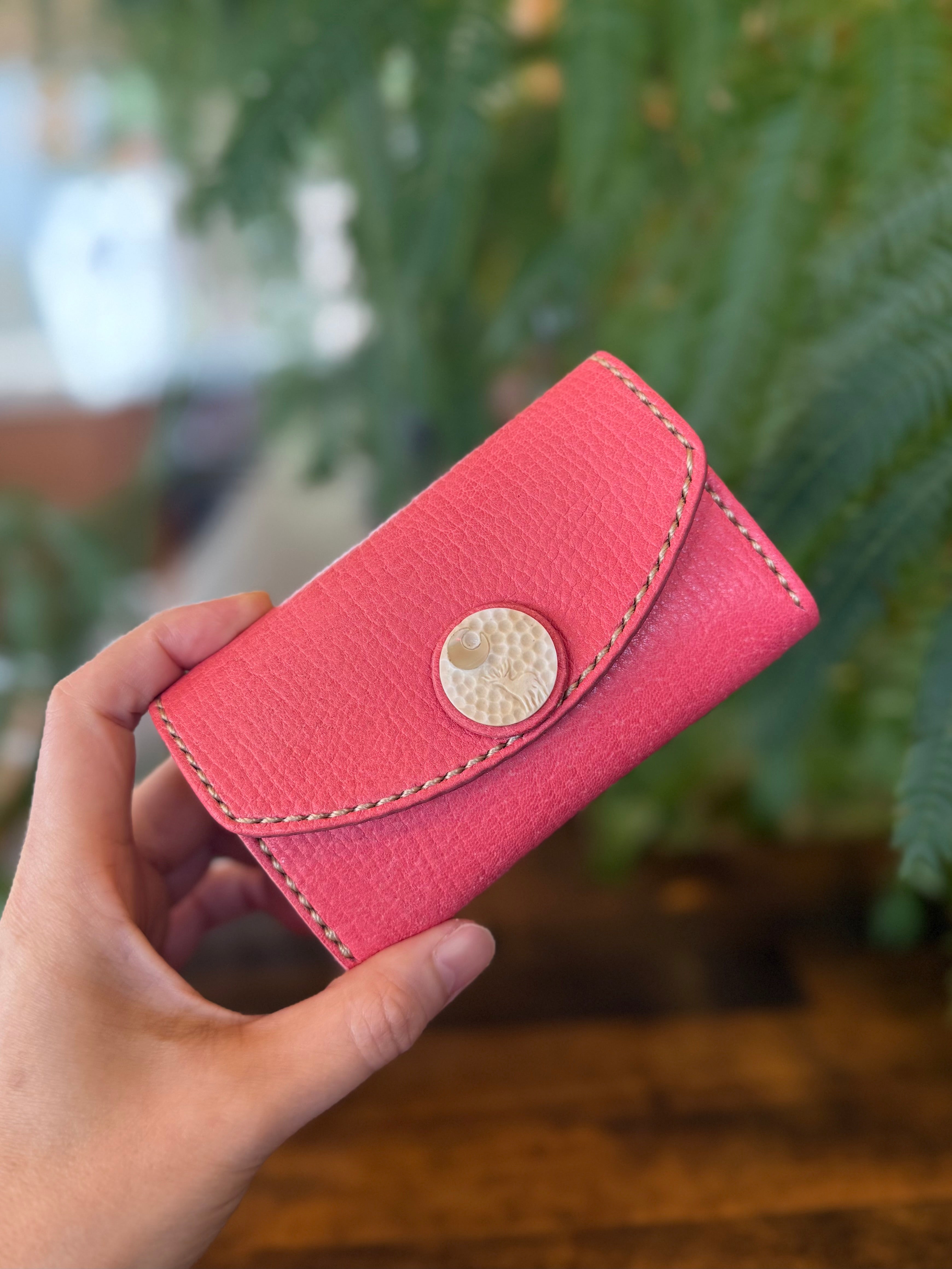 【屋久鹿革】おさいふ名刺入れ (ツノにヤクシカレリーフ・夜光貝の三日月)