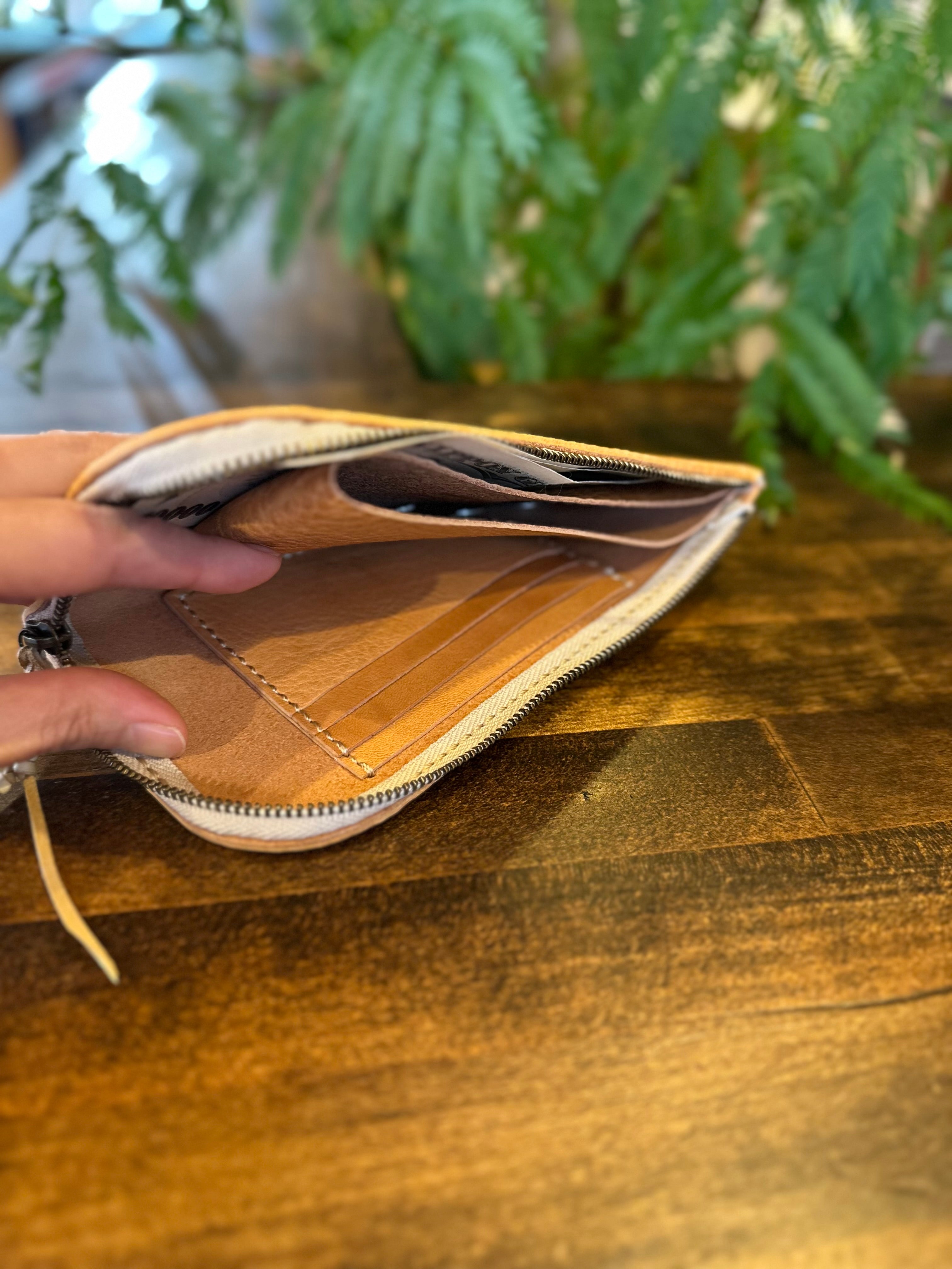 【屋久鹿革】島財布セミロング(カードポケット・屋久杉と夜光貝の切子柄ボタン付)