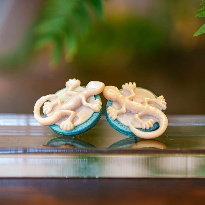 屋久島産・夜光貝ヤモリ ピアリ