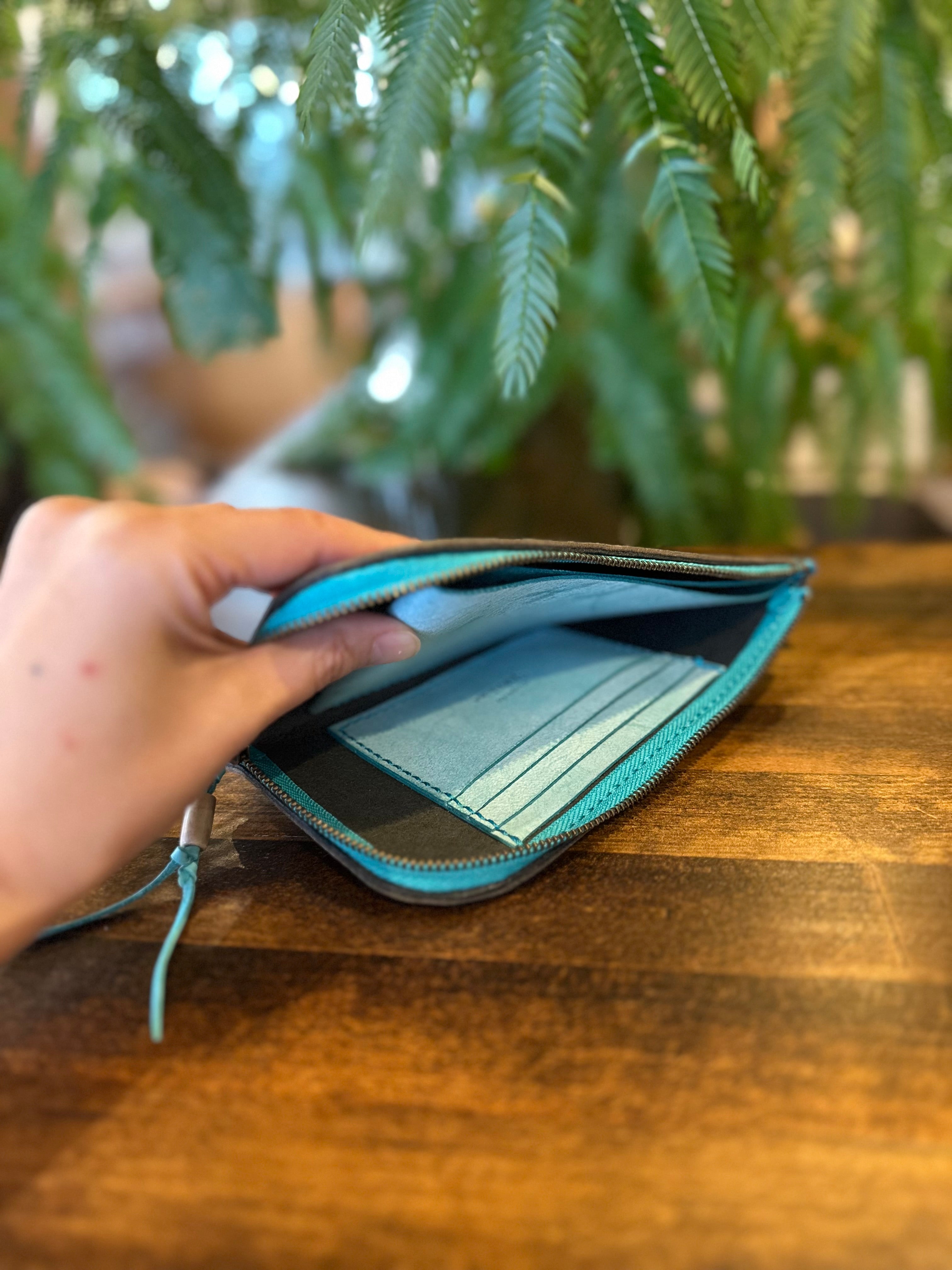 【屋久鹿革】島財布セミロング(カードポケット・屋久杉と夜光貝の切子柄ボタン付)