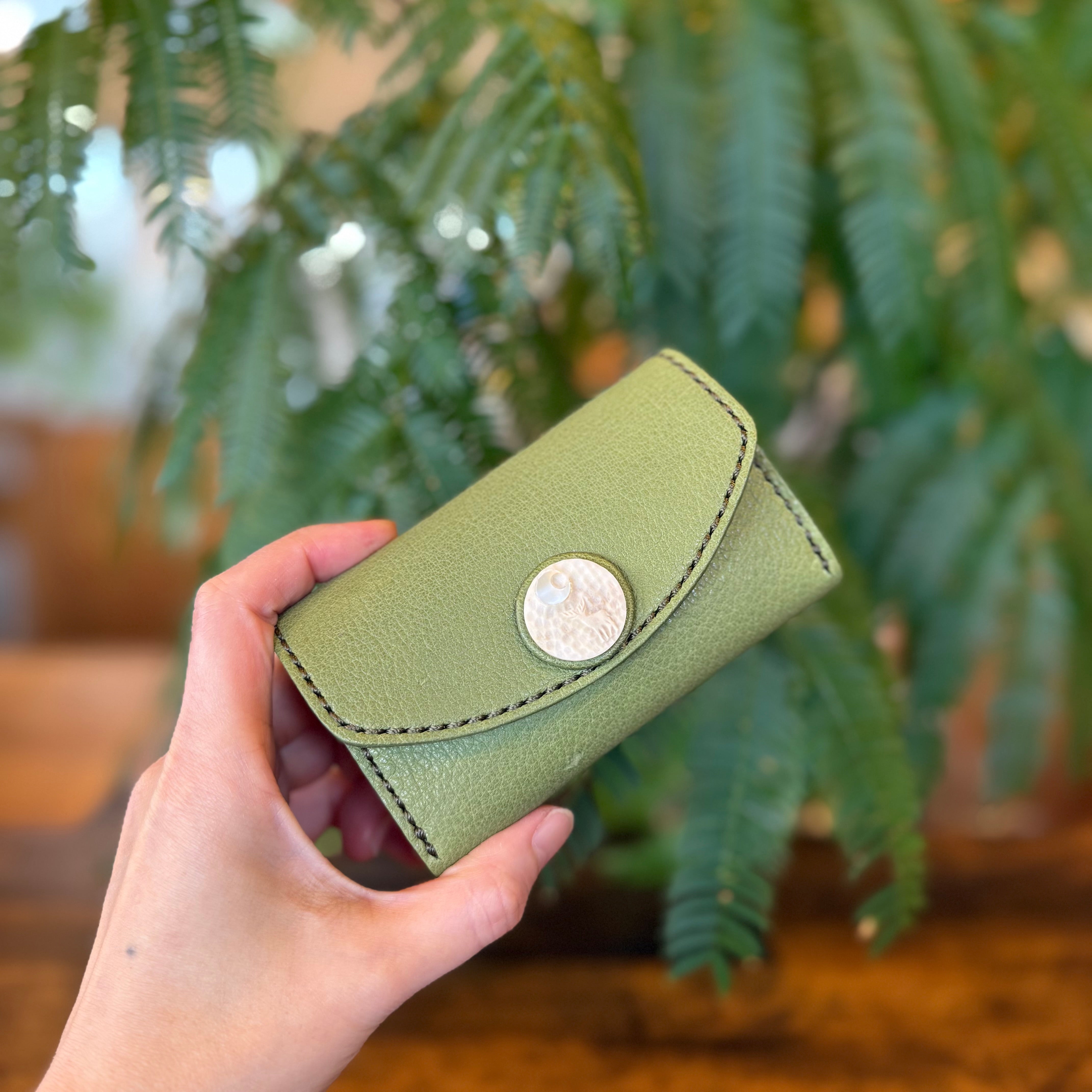 Wallet business card holder (Horns with Yakushika relief and luminous shell crescent moon)