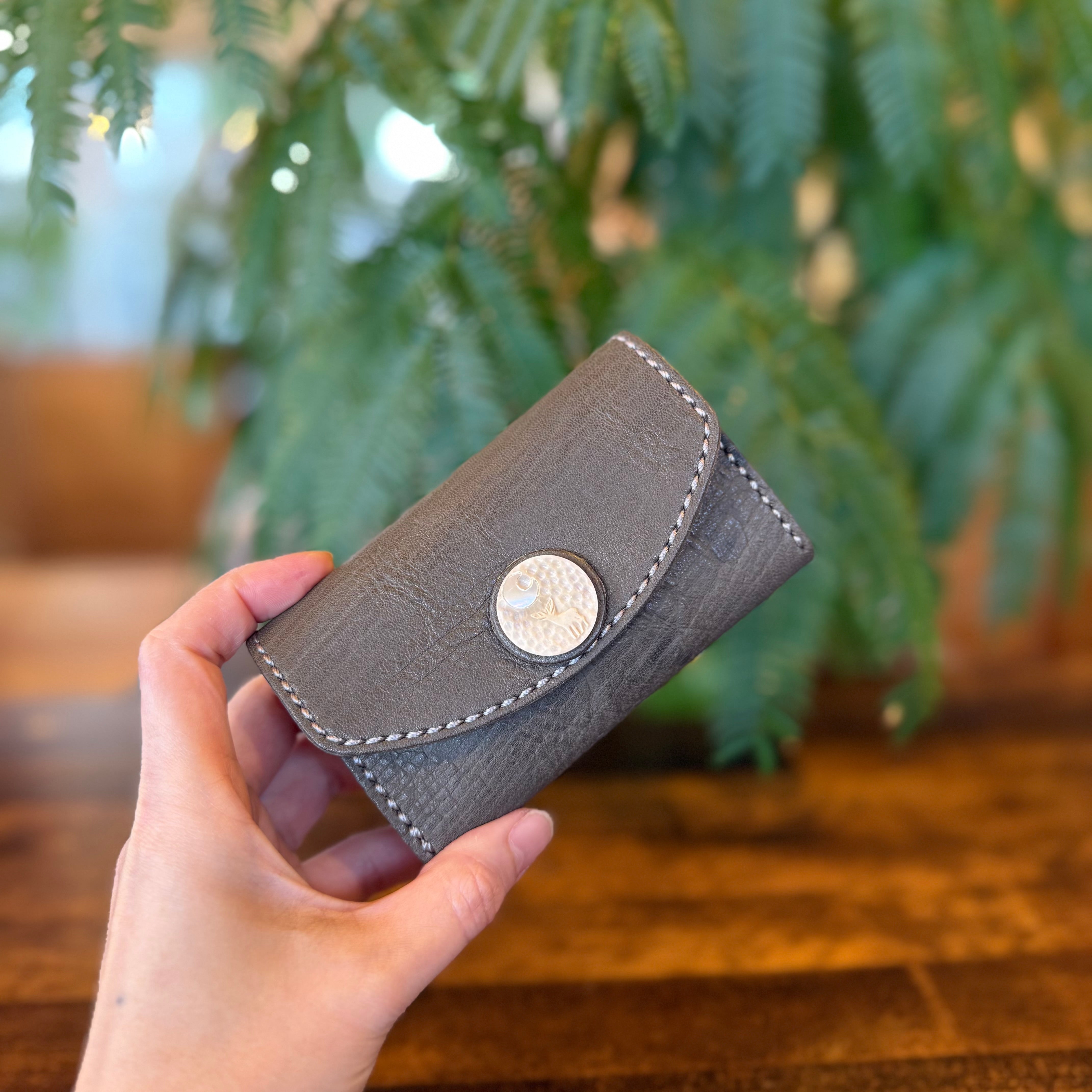 Wallet business card holder (Horns with Yakushika relief and luminous shell crescent moon)