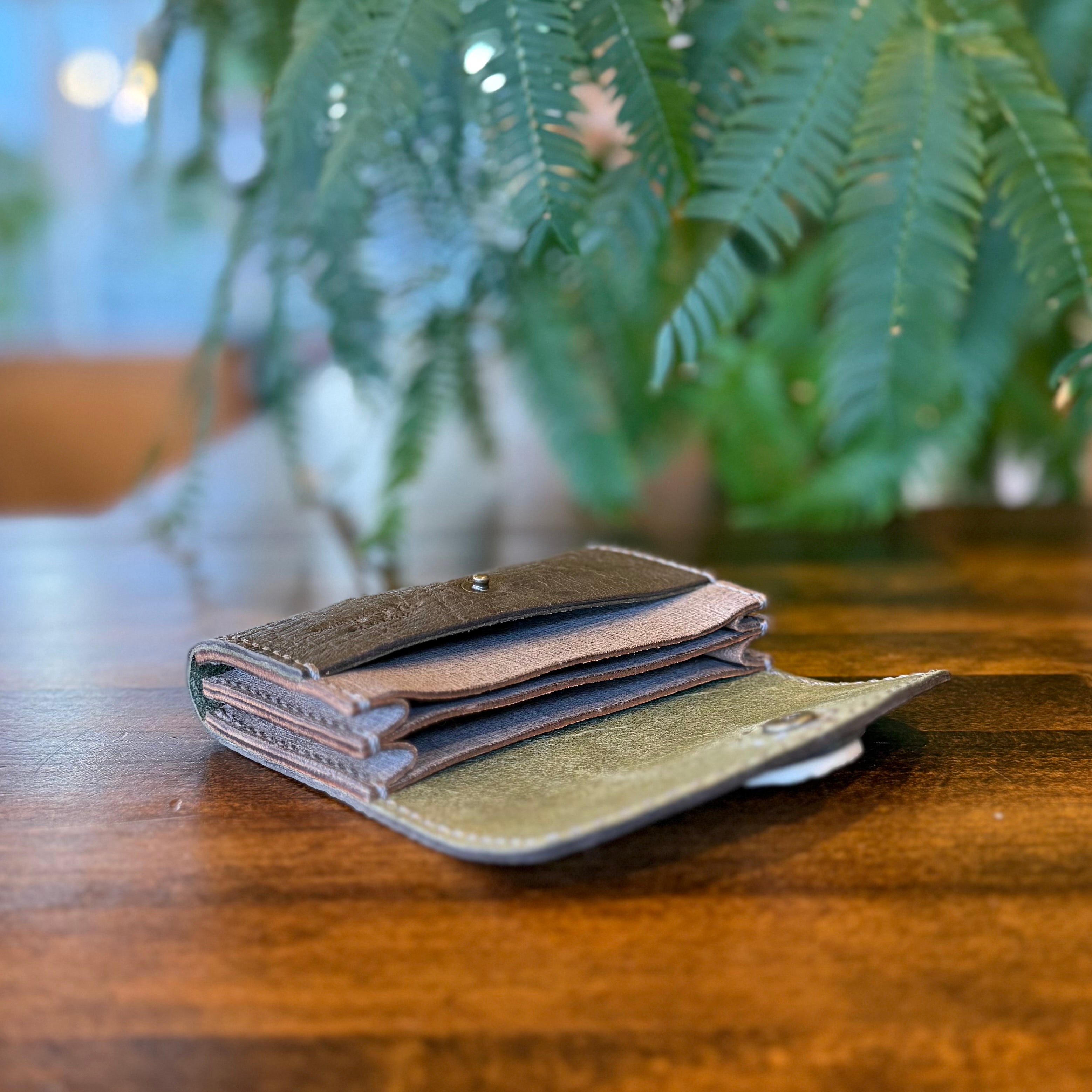 Wallet business card holder (Horns with Yakushika relief and luminous shell crescent moon)
