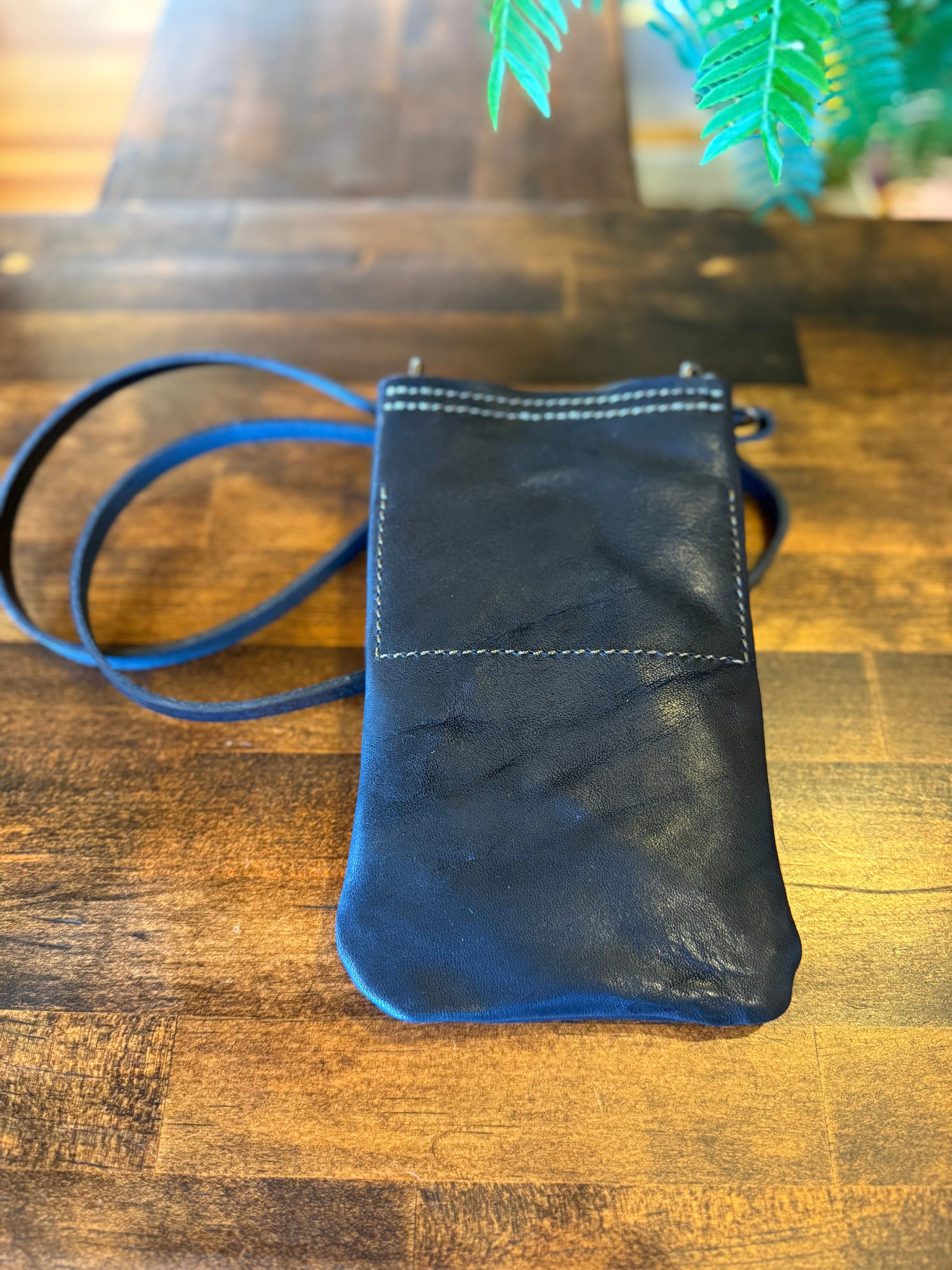 Smartphone pouch - Tochigi leather x Yaku deer leather (black)