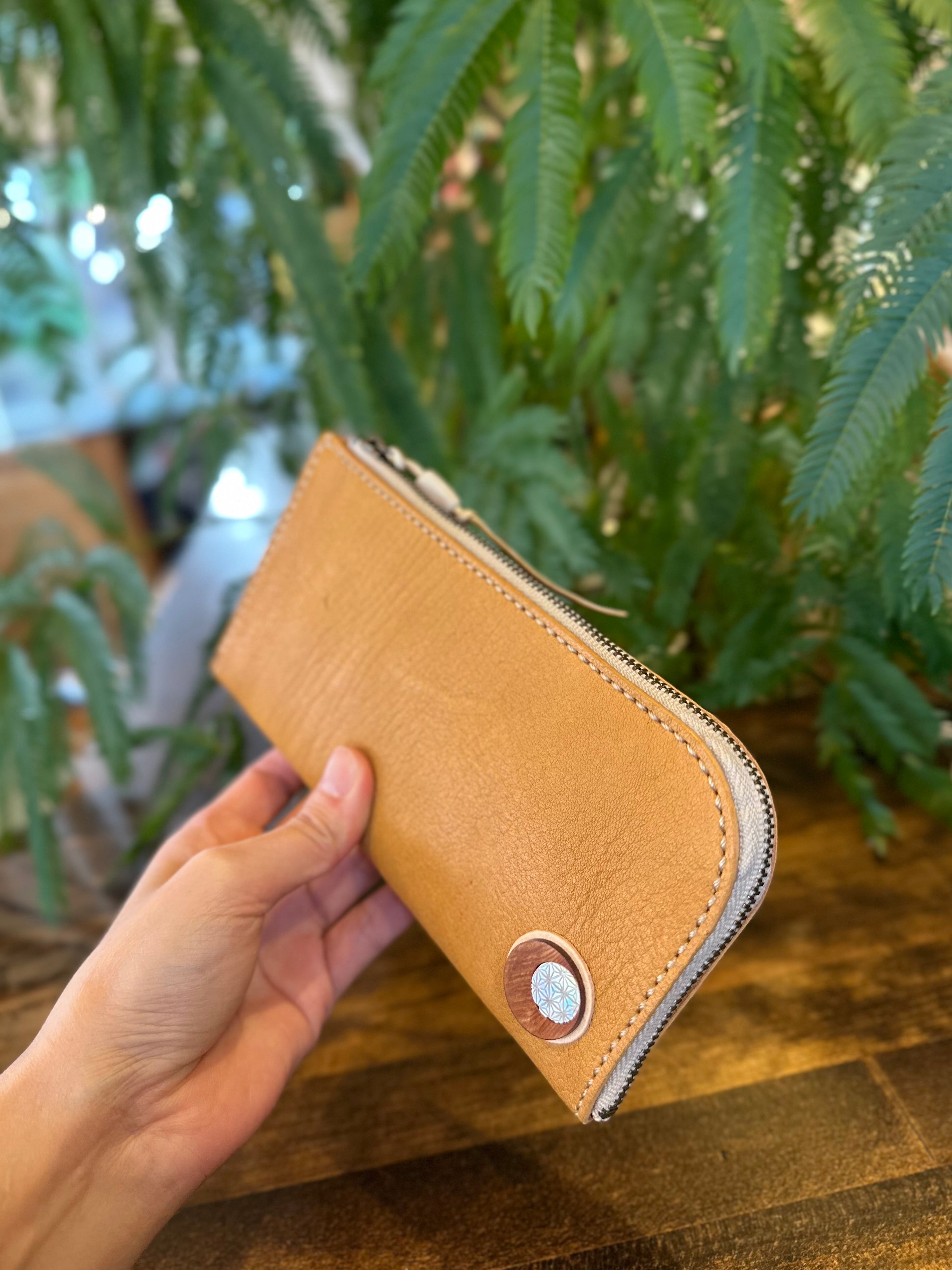 【屋久鹿革】島財布セミロング(カードポケット・屋久杉と夜光貝の切子柄ボタン付)