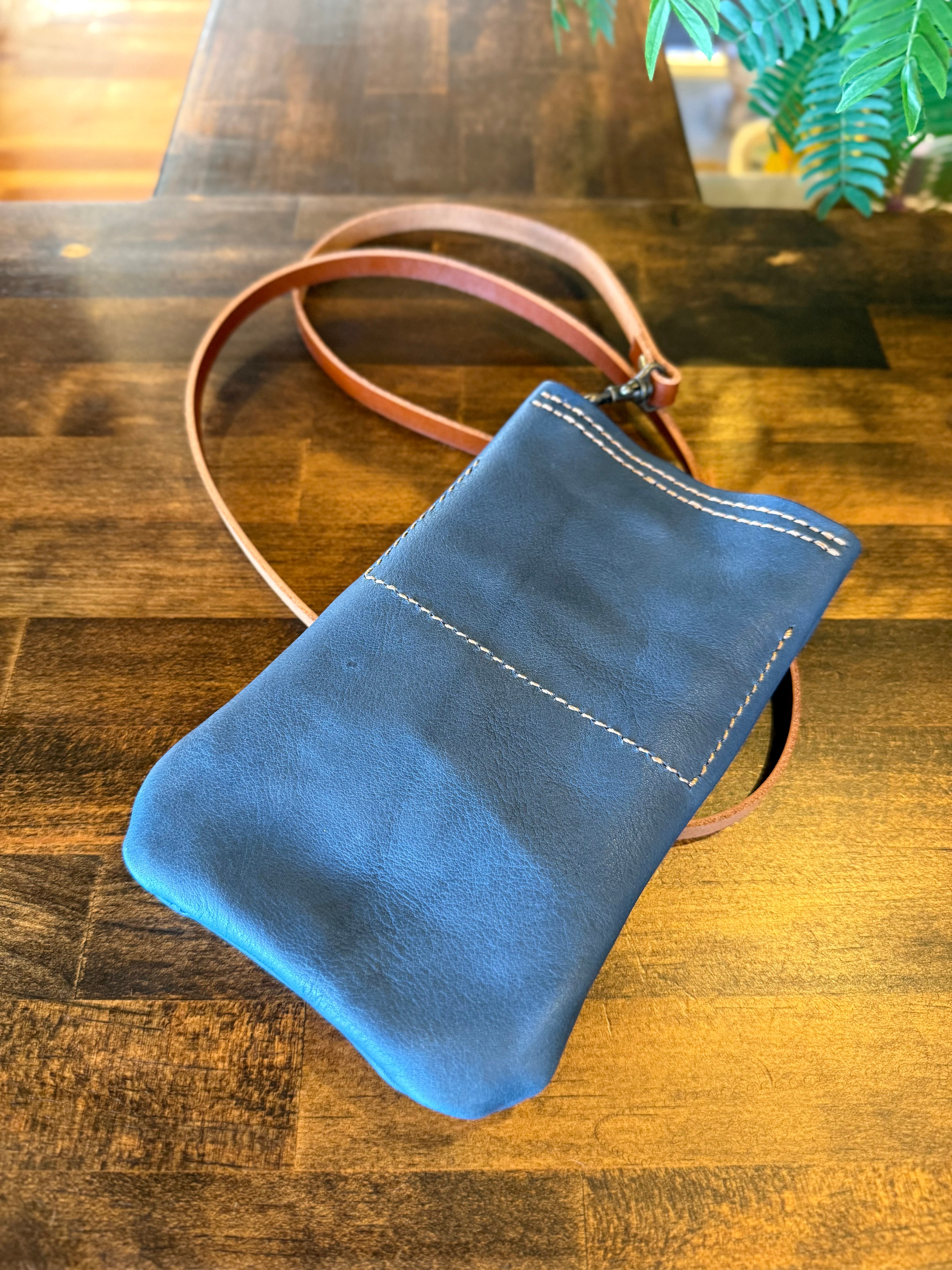 Smartphone pouch - Tochigi leather x Yaku deer leather (navy blue)