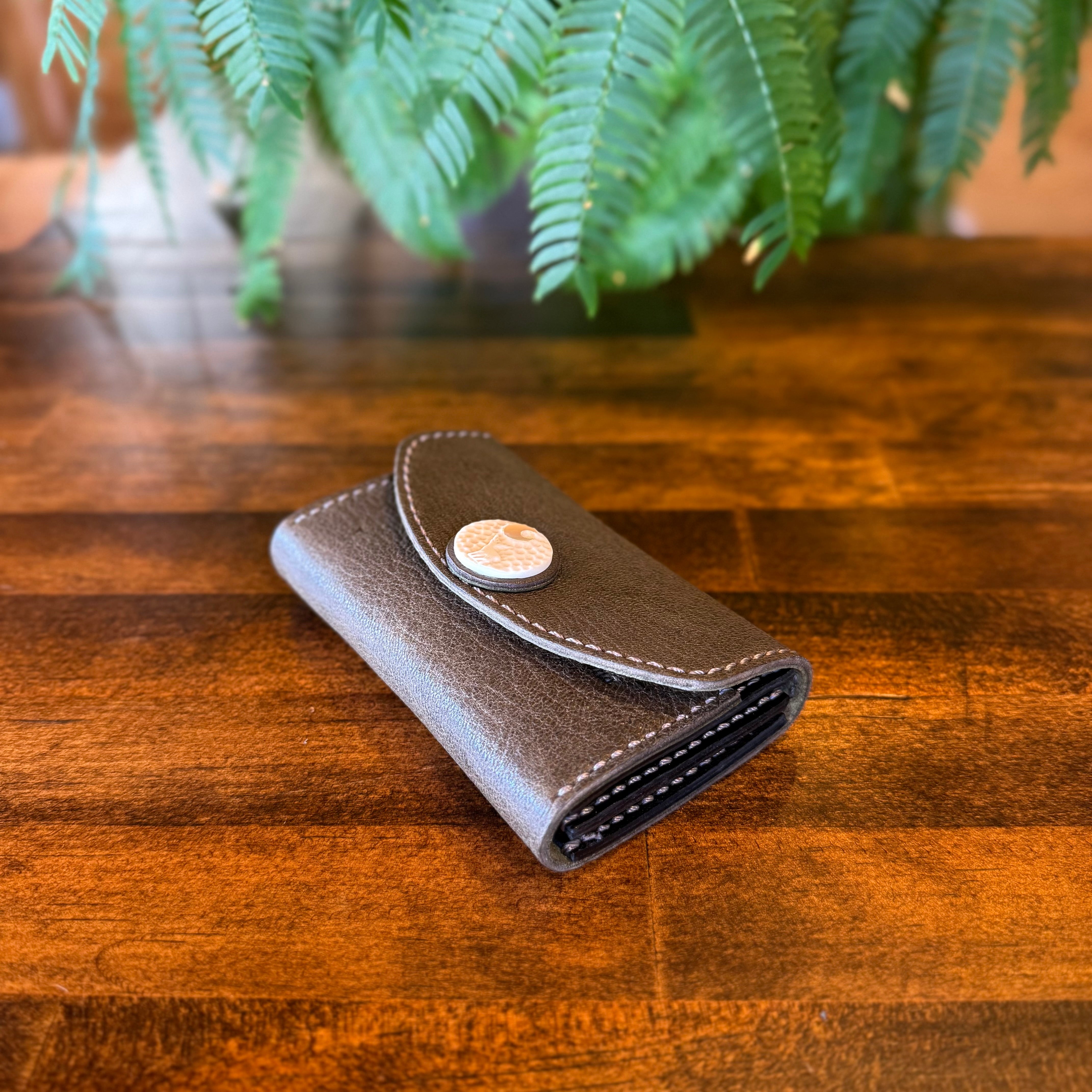 Wallet business card holder (Horns with Yakushika relief and luminous shell crescent moon)