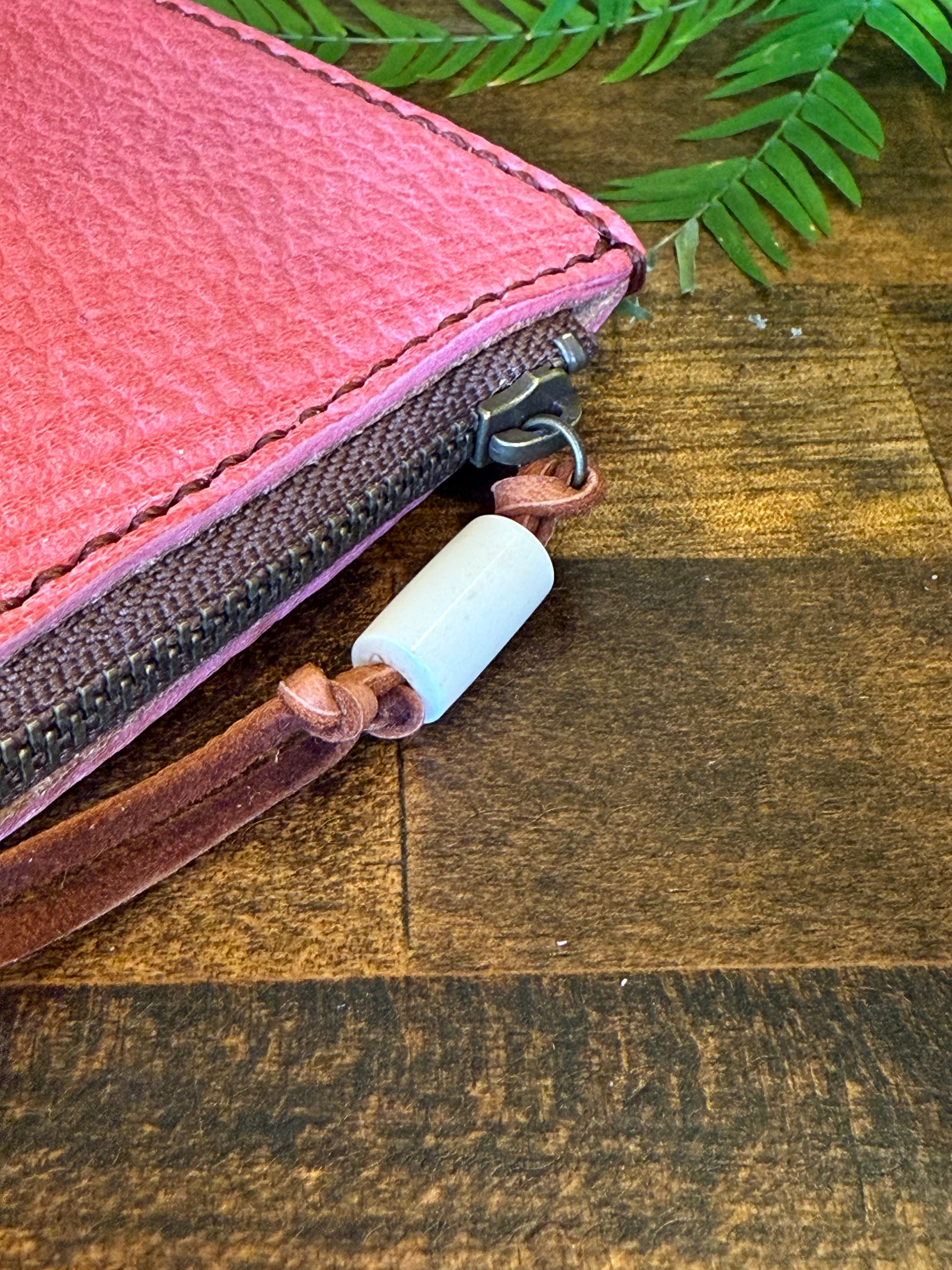 【屋久鹿革】島財布セミロング(カードポケット・屋久杉と夜光貝の切子柄ボタン付)