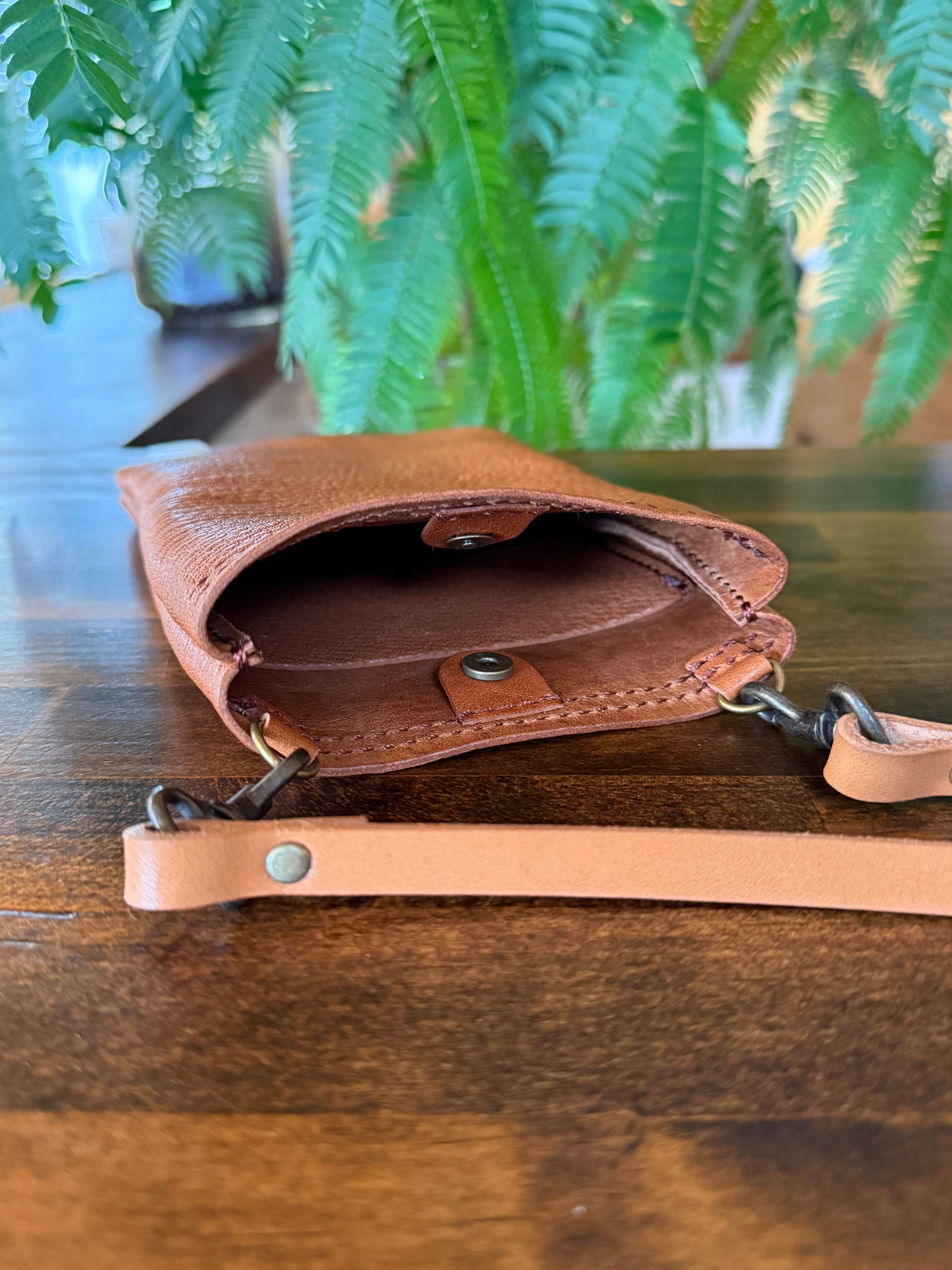 サコッシュ・京鹿革×屋久鹿のツノ(ブラウン)