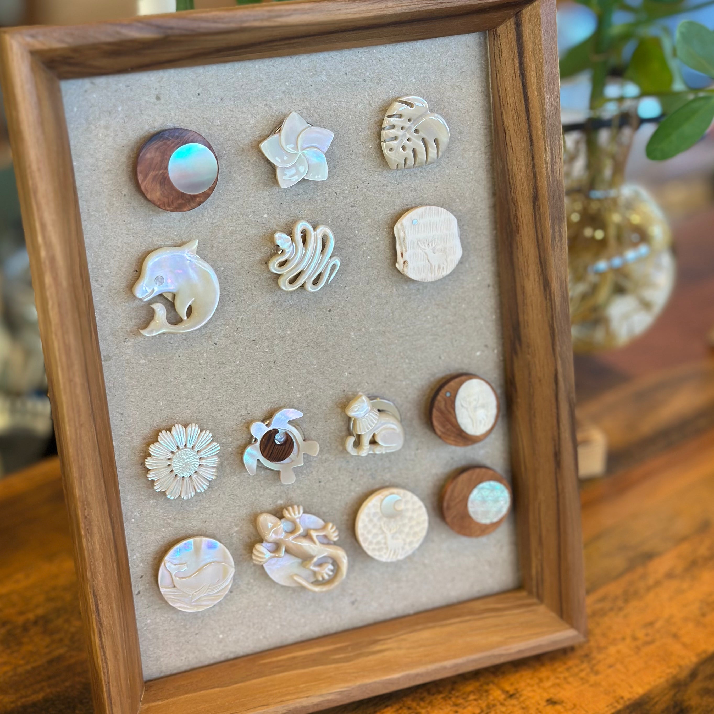 Decorative buttons (cannot be purchased separately)