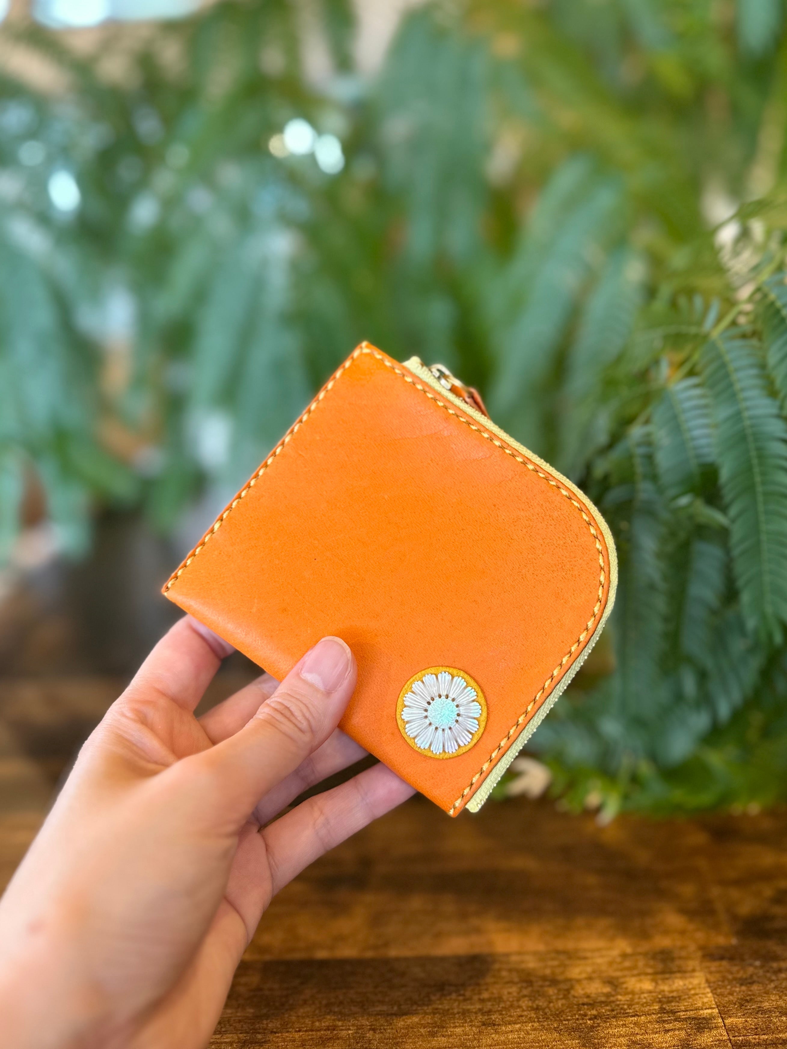 ツワブキ咲く島財布🌼