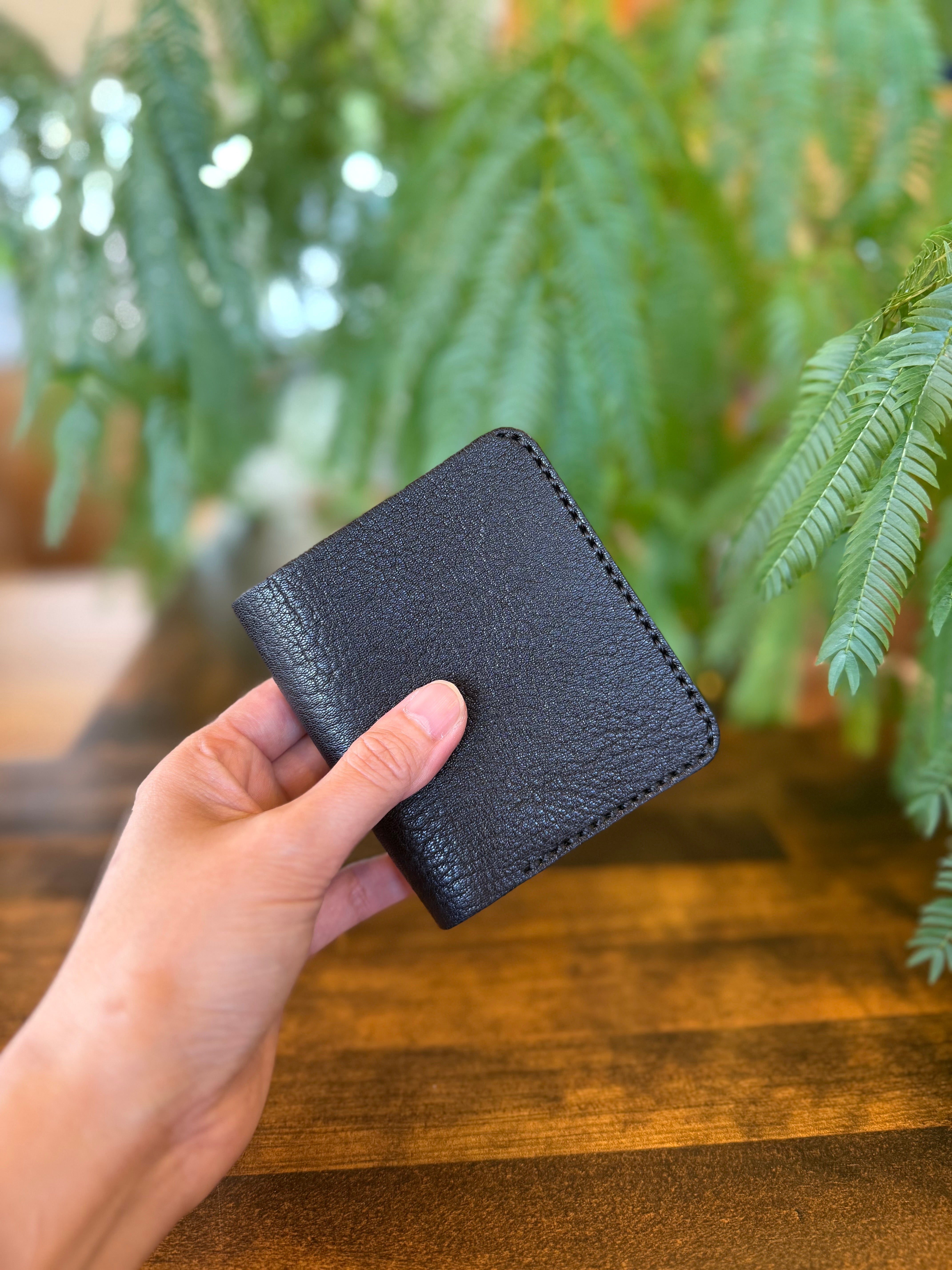 千年の古都・京都の鹿を、千年の森・屋久島で。