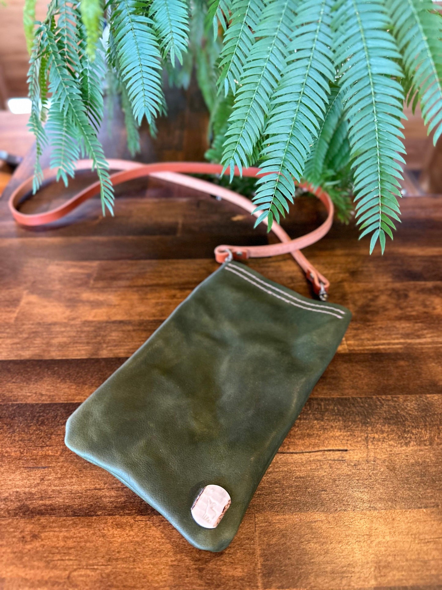 Smartphone pouch - Tochigi leather x Yaku deer leather (green)