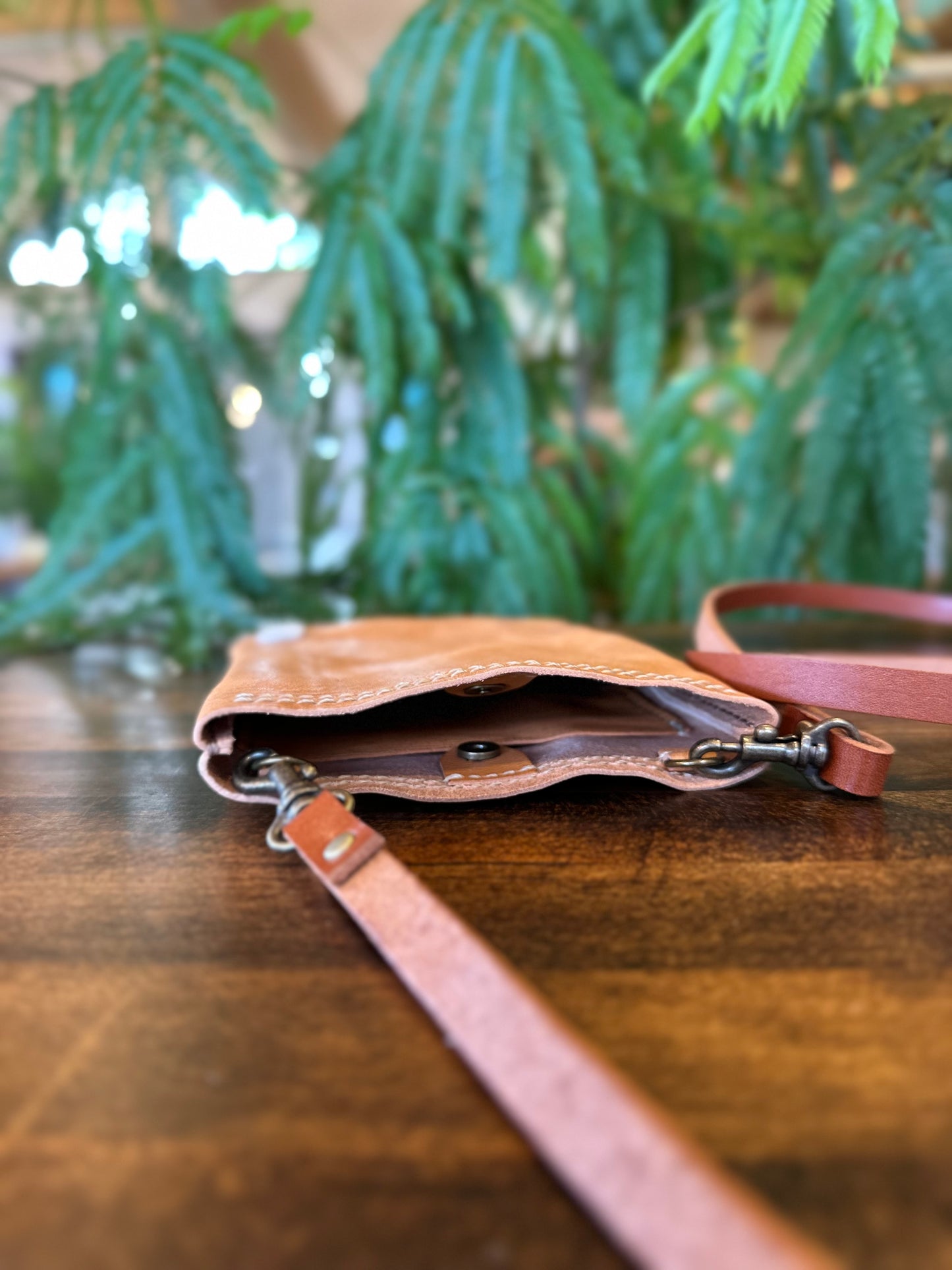 Smartphone pouch - Tochigi leather x Yaku deer leather (natural)