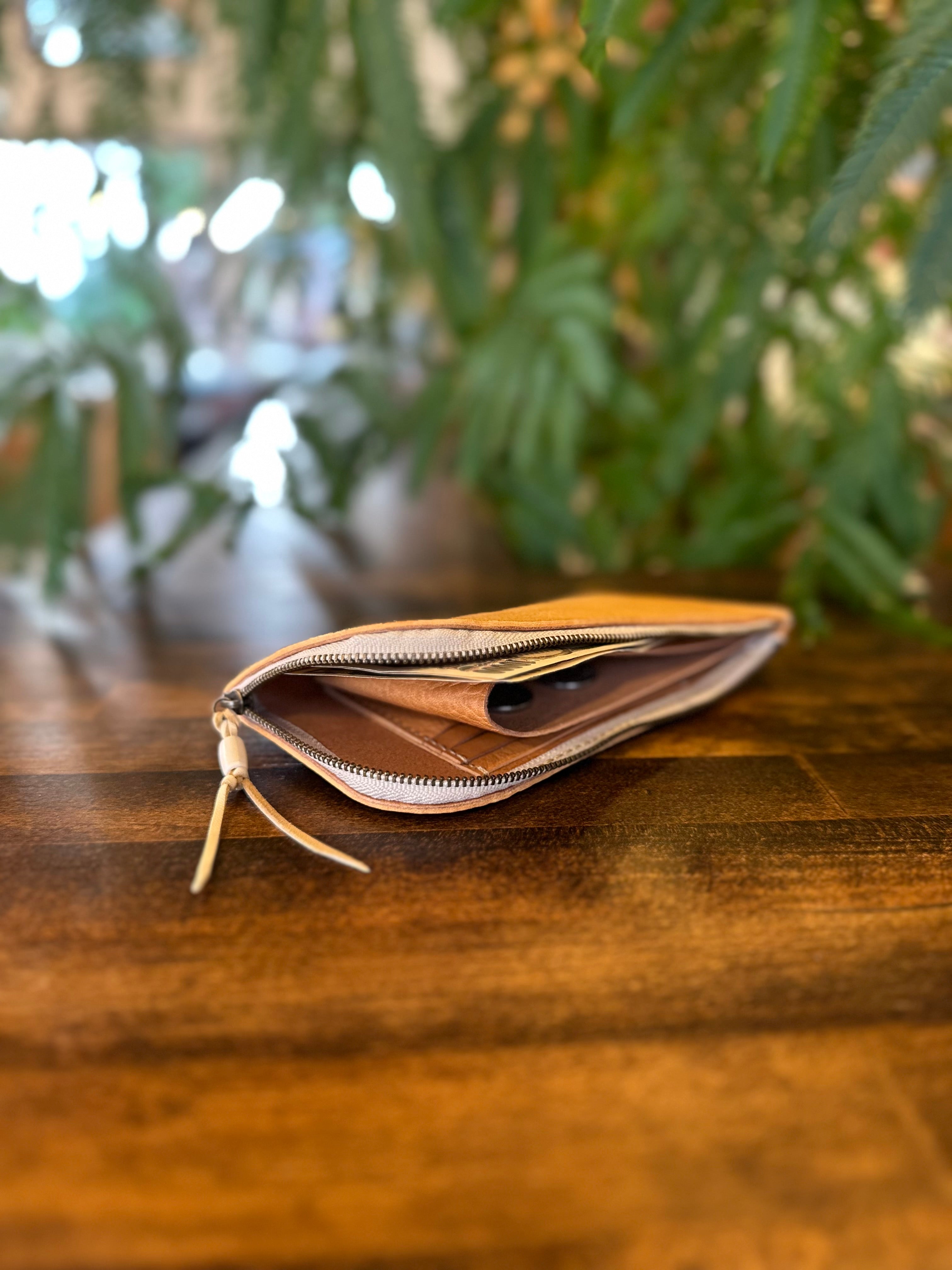 【屋久鹿革】島財布セミロング(カードポケット・屋久杉と夜光貝の切子柄ボタン付)