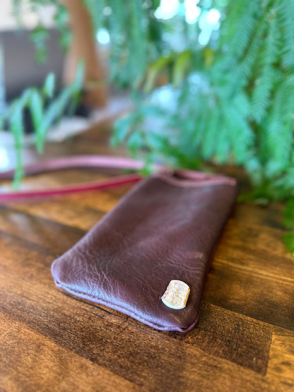 Smartphone pouch - Tochigi leather x Yaku deer leather (burgundy)