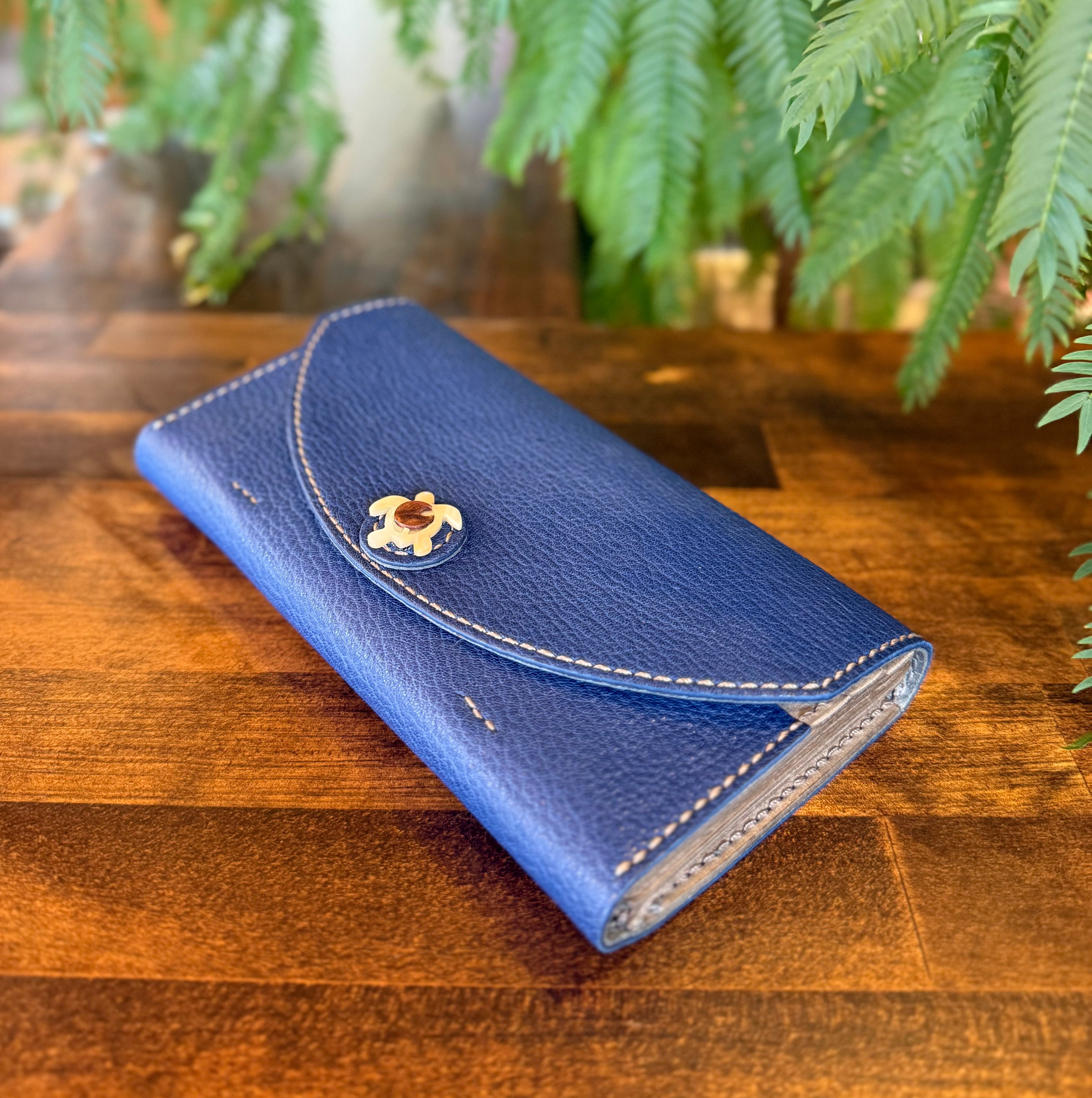 【蝦夷鹿革】ウミガメのロングウォレット(ブルー)【受注生産】