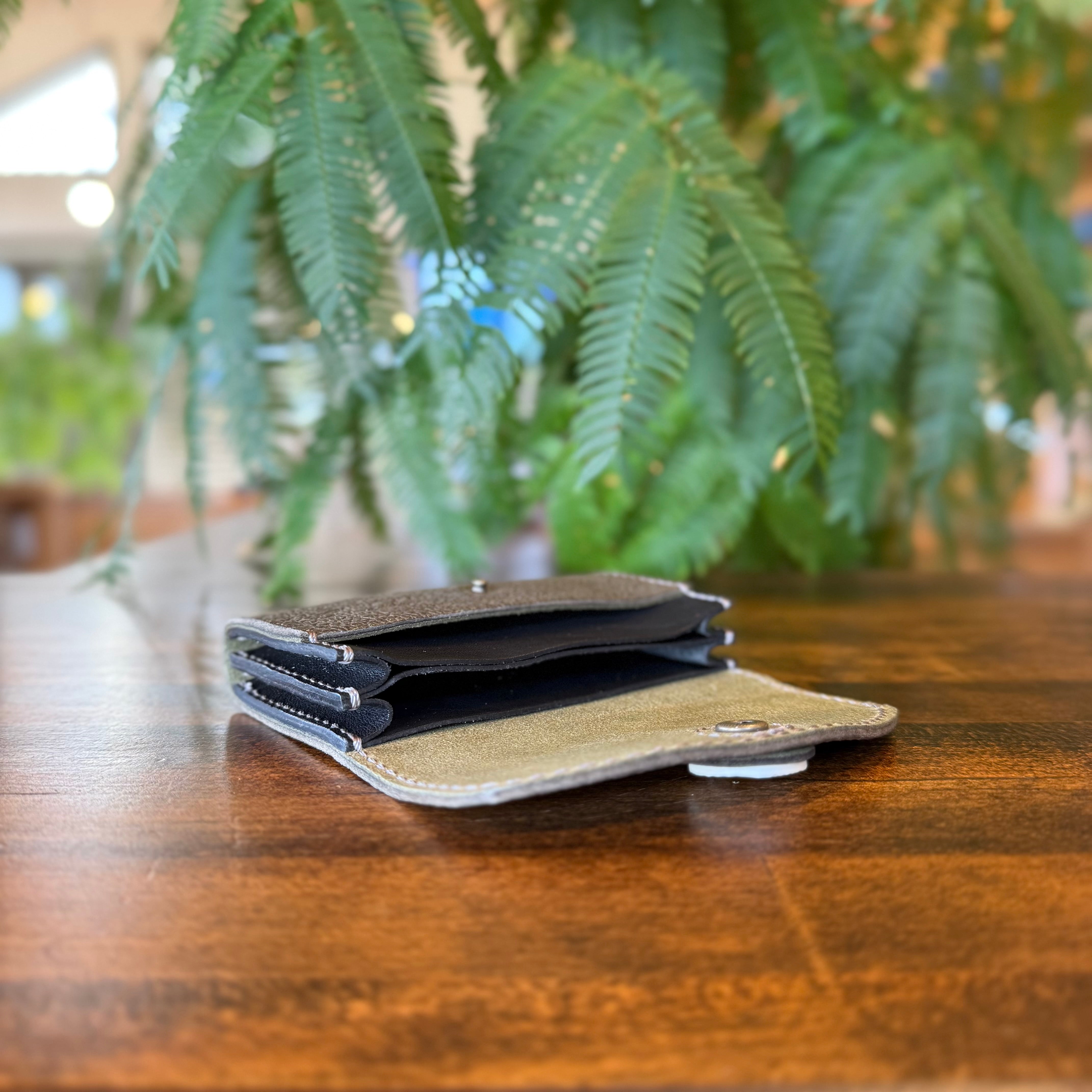 Wallet business card holder (Horns with Yakushika relief and luminous shell crescent moon)