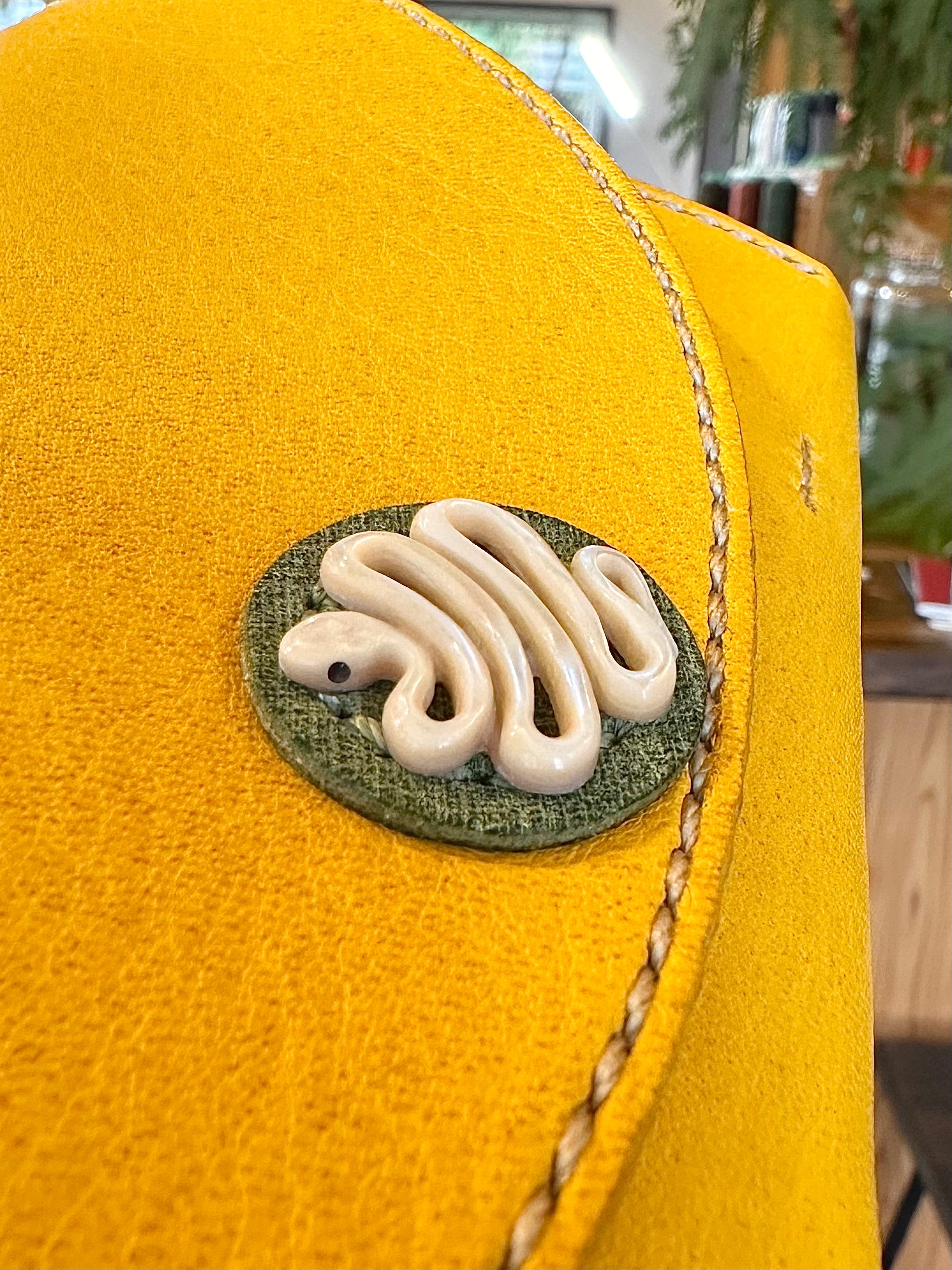 【屋久鹿革】白蛇と一粒万倍日のロングウォレット【受注生産】