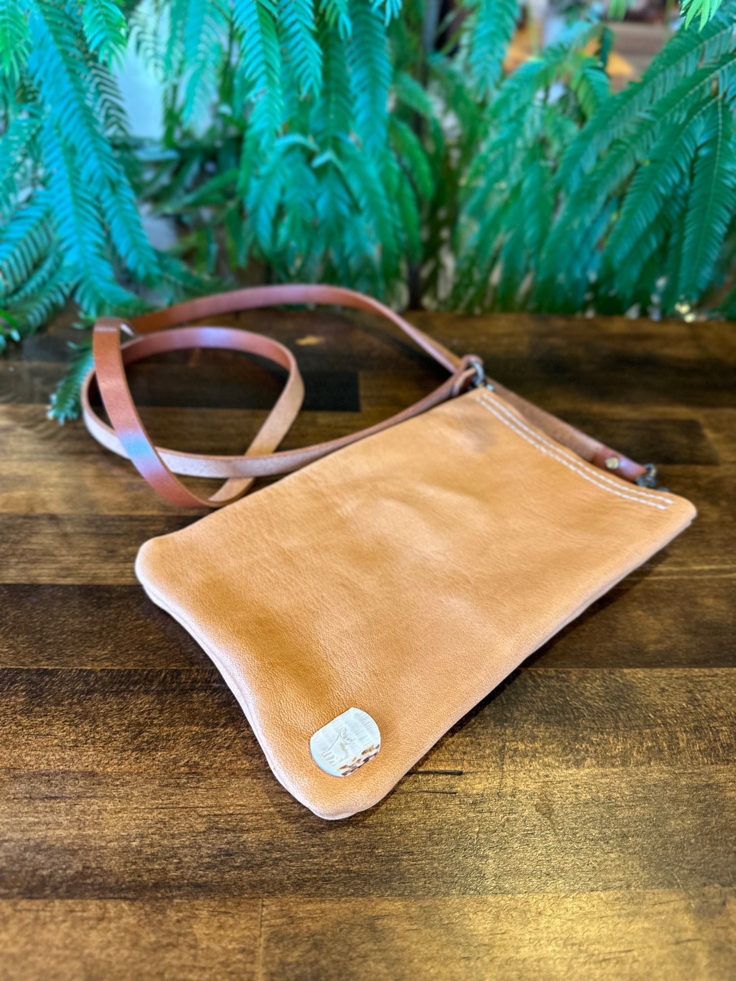 Smartphone pouch - Tochigi leather x Yaku deer leather (natural)