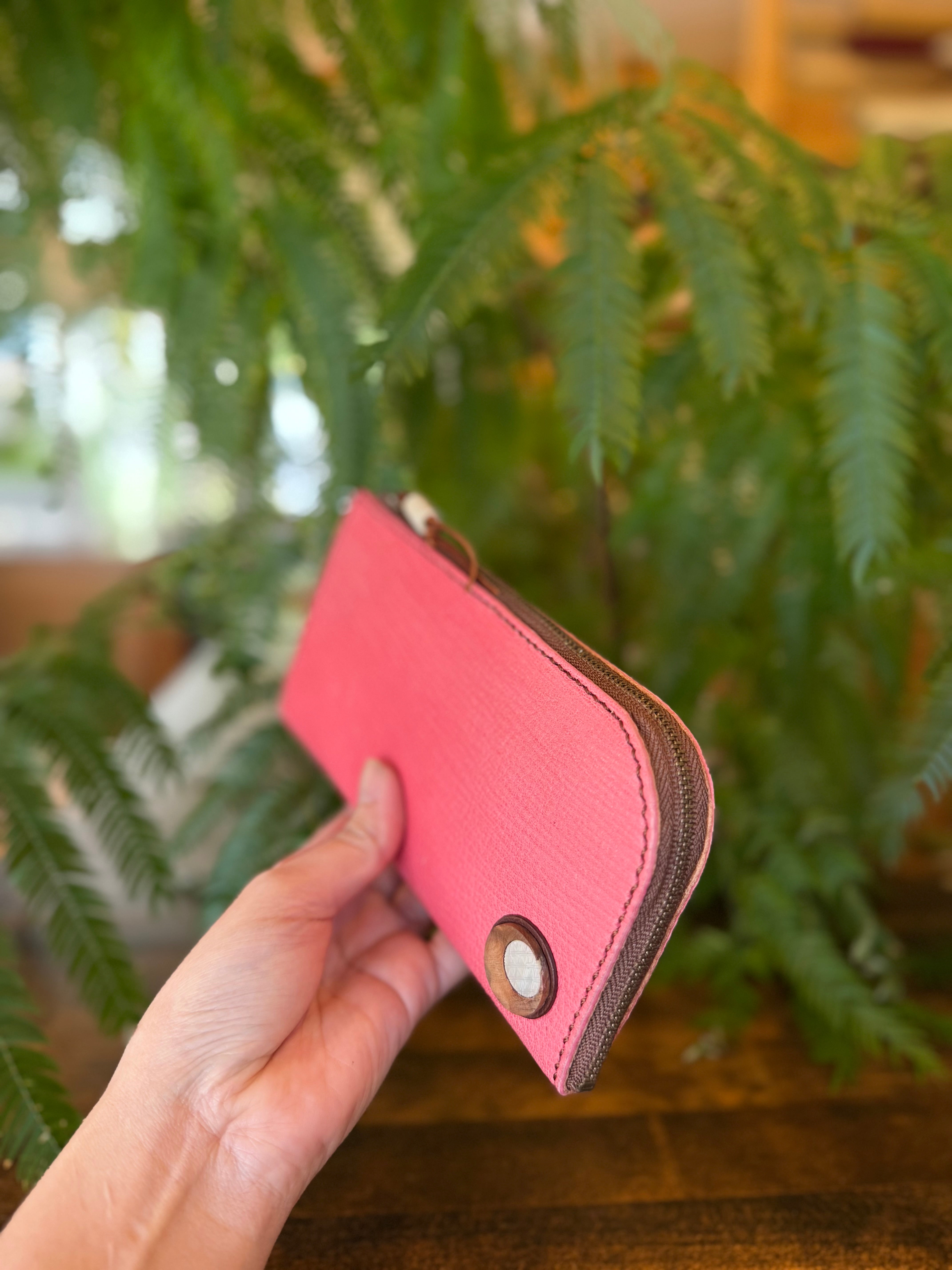 【屋久鹿革】島財布セミロング(カードポケット・屋久杉と夜光貝の切子柄ボタン付)