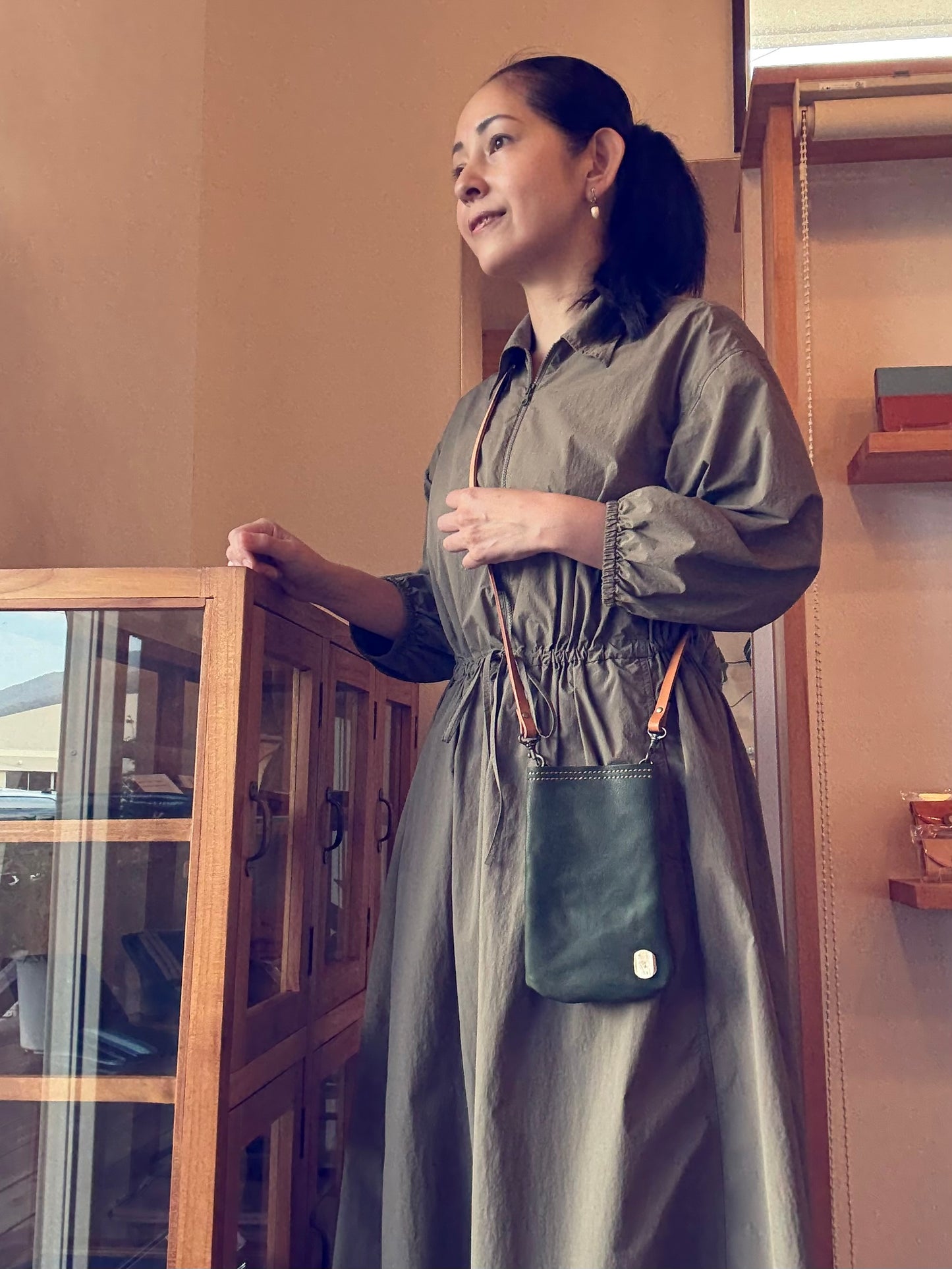 スマホサコッシュ・栃木レザー×屋久鹿レザー(グリーン)