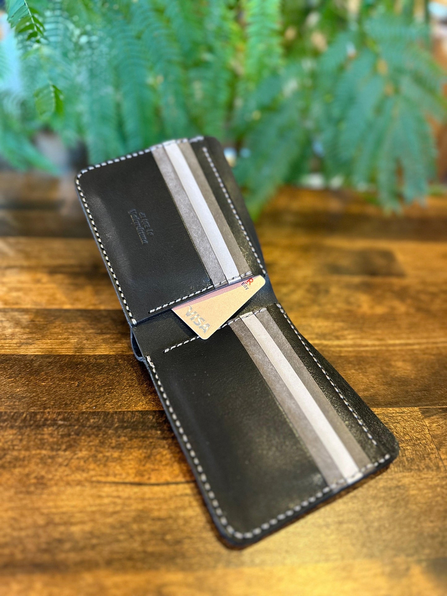 Bi-fold wallet with card pockets on both sides (Kuromi-dake)