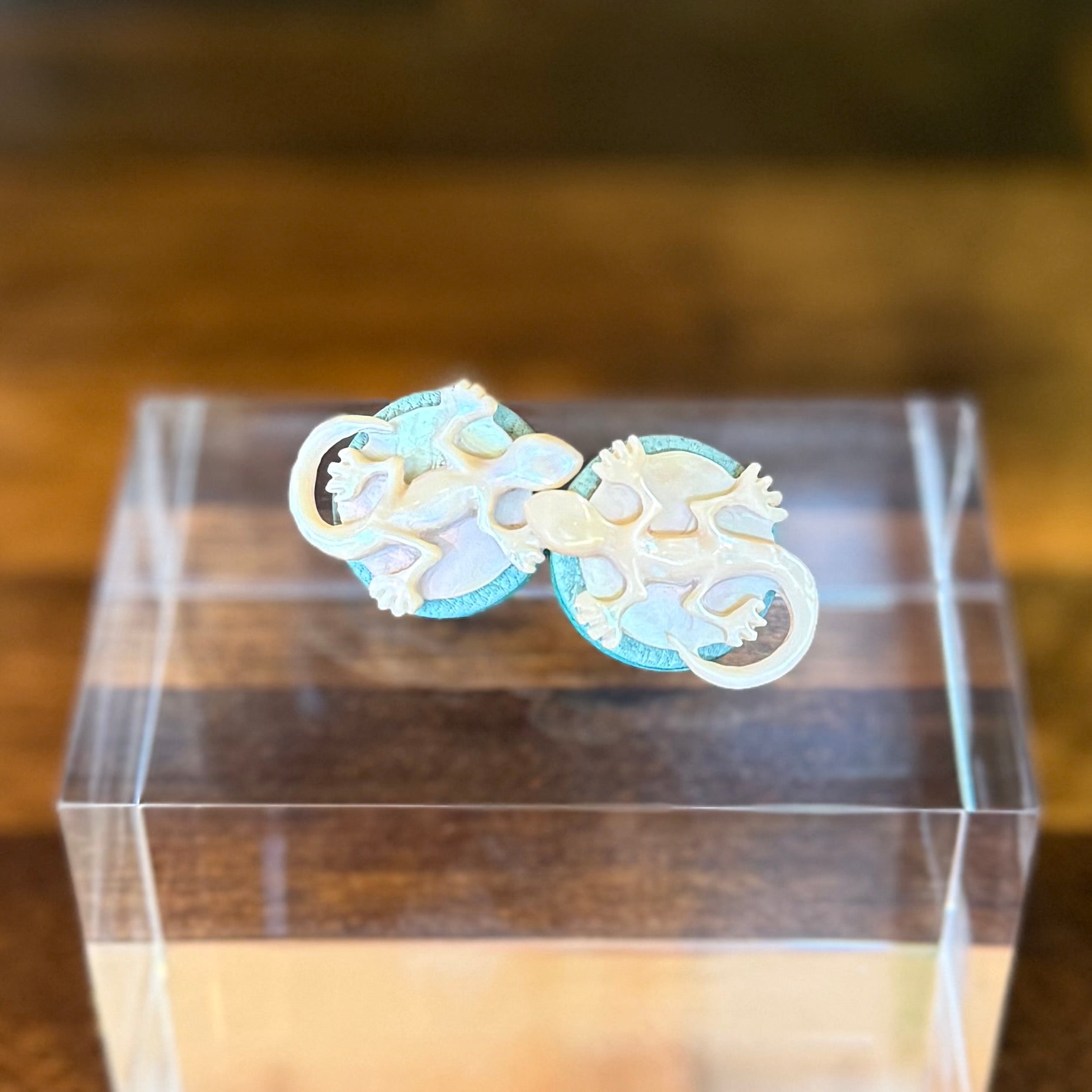 屋久島産・夜光貝ヤモリ ピアリ