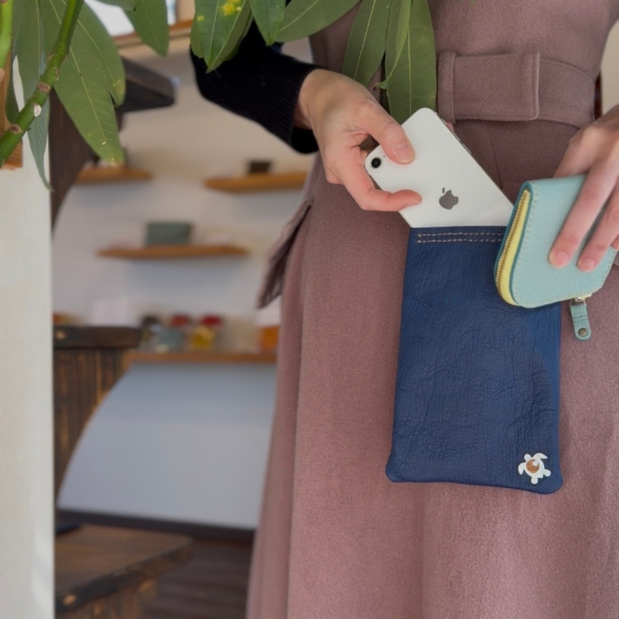 【蝦夷鹿革】サコッシュ【屋久島飾りボタン】