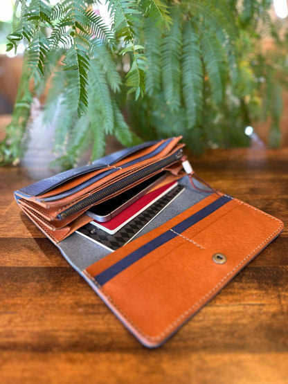 Clutch bag style long wallet (Yakukai)