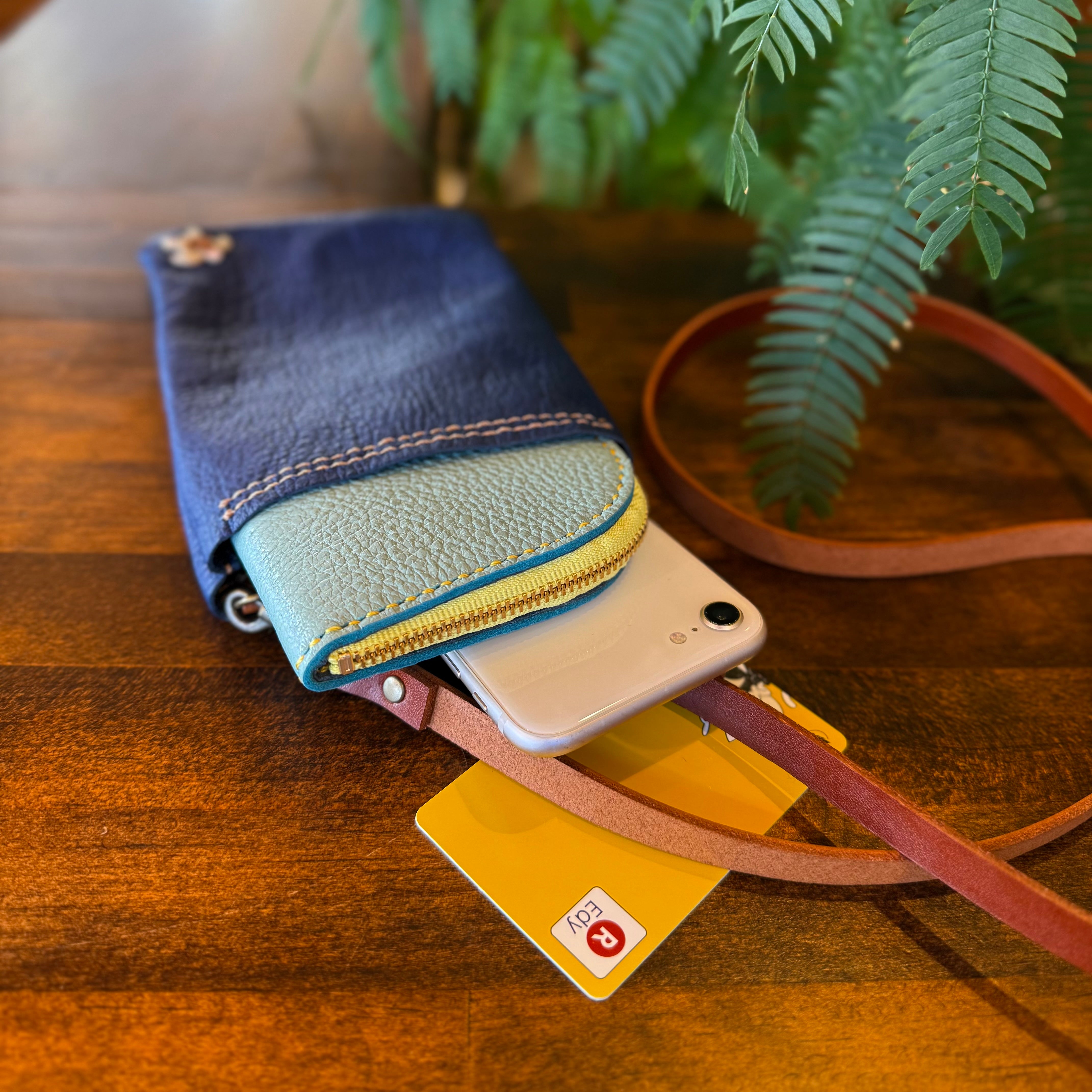 【蝦夷鹿革】サコッシュ【屋久島飾りボタン】