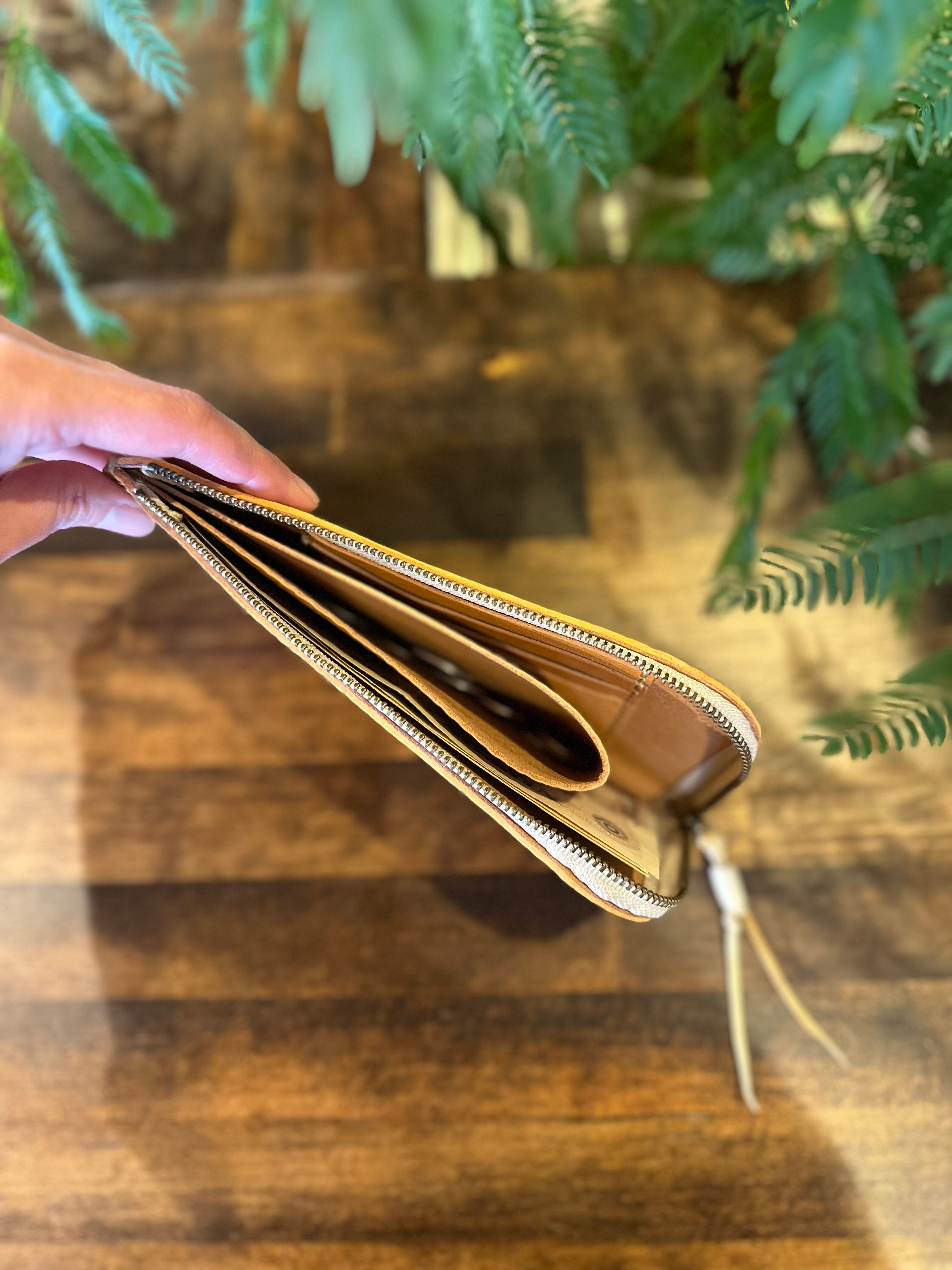 【屋久鹿革】島財布セミロング(カードポケット・屋久杉と夜光貝の切子柄ボタン付)