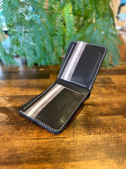 Bi-fold wallet with card pockets on both sides (Kuromi-dake)