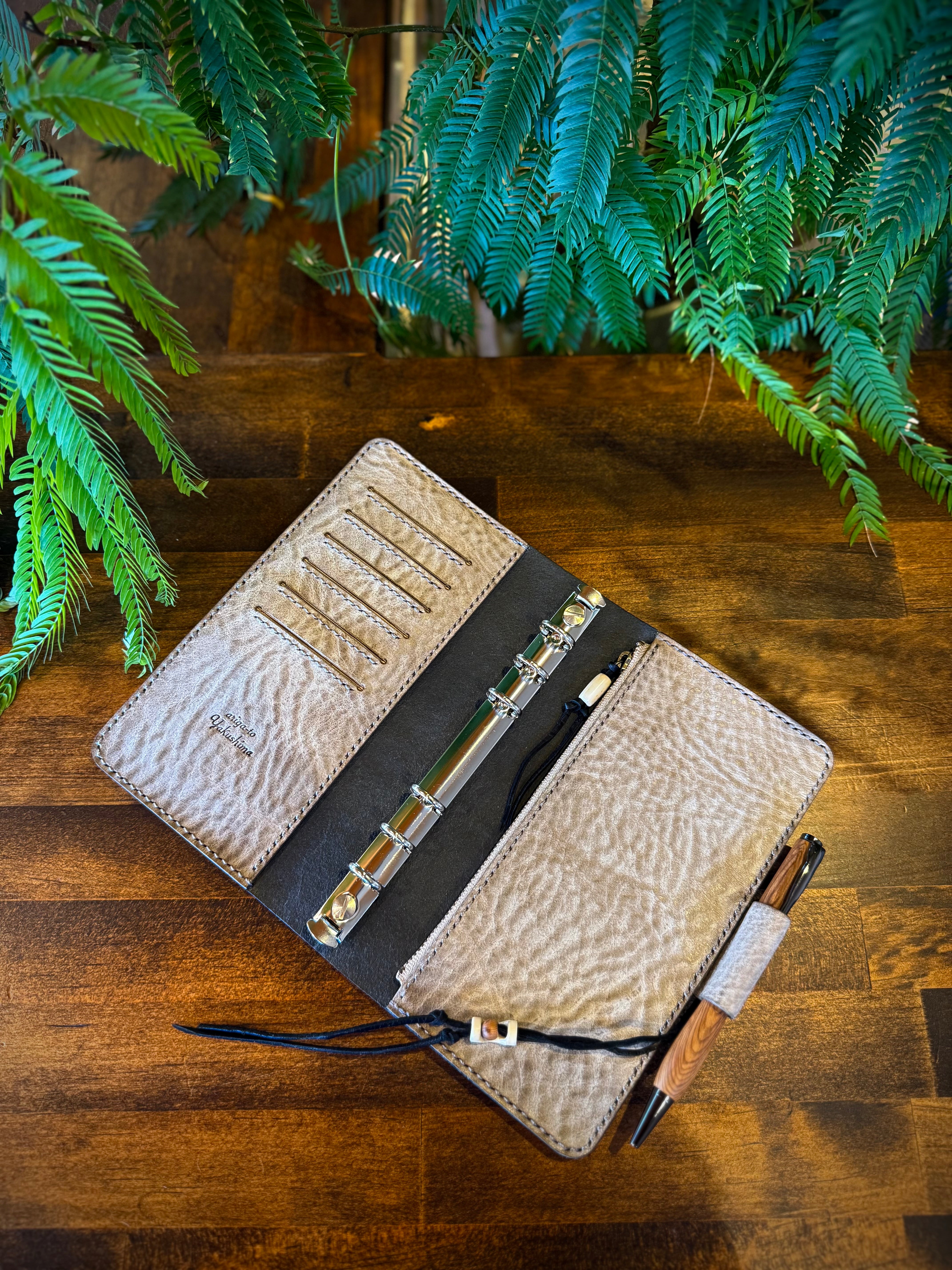 【一点物・京鹿革】システム手帳カバー〈バイブルサイズ〉