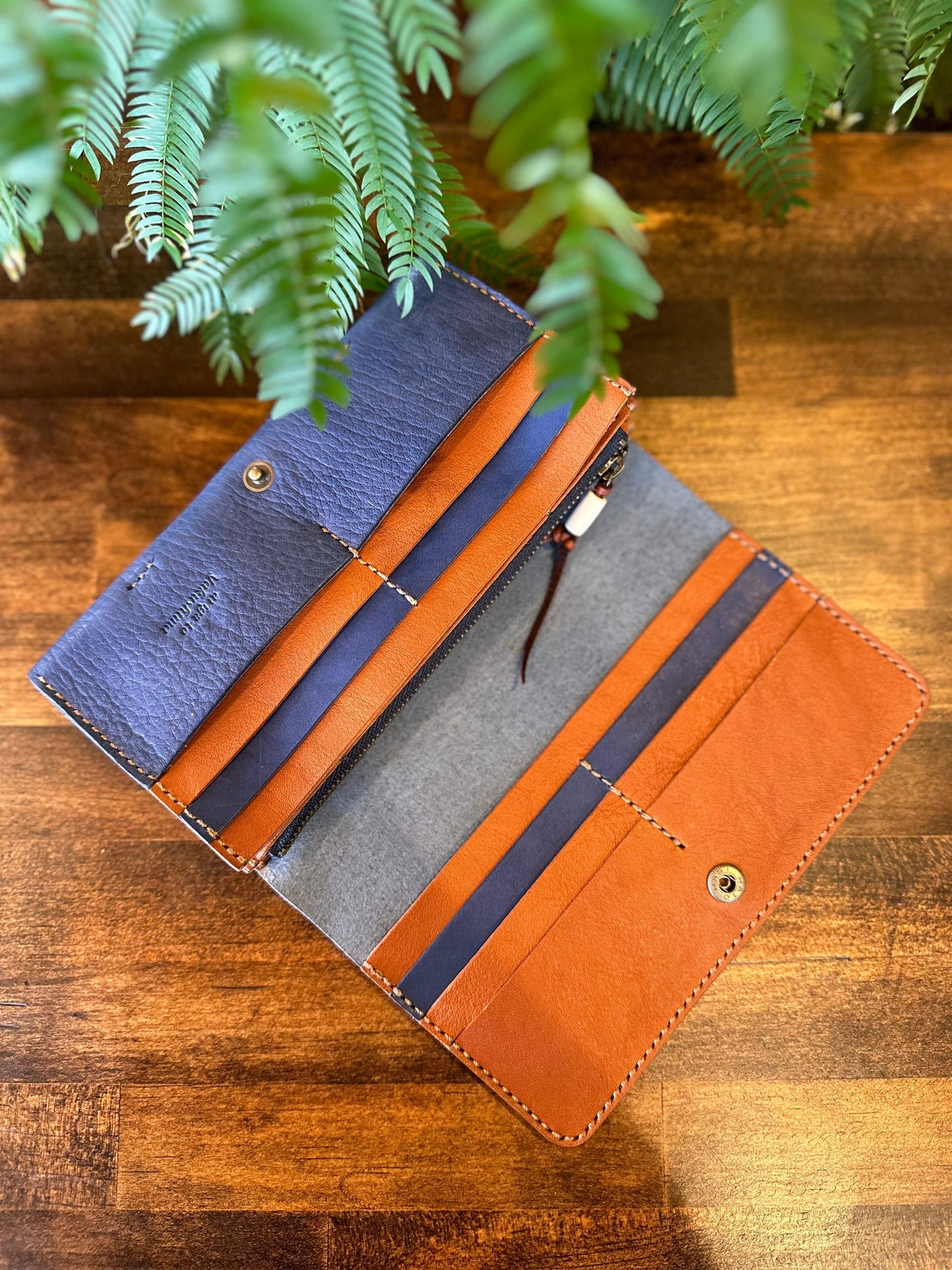 Clutch bag style long wallet (Yakukai)