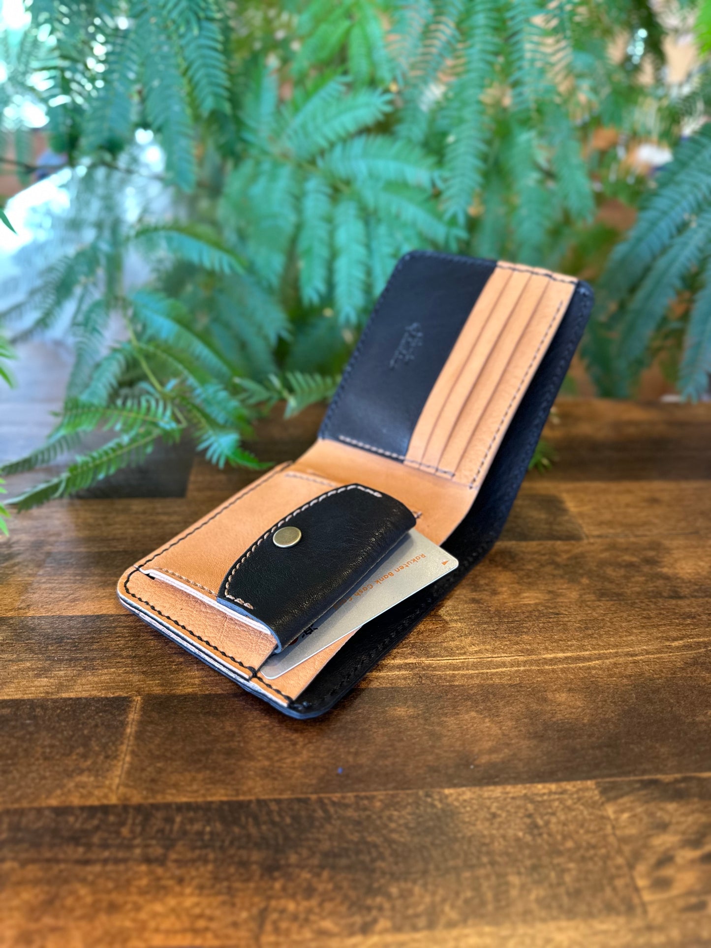 Bi-fold wallet (black x camel) 