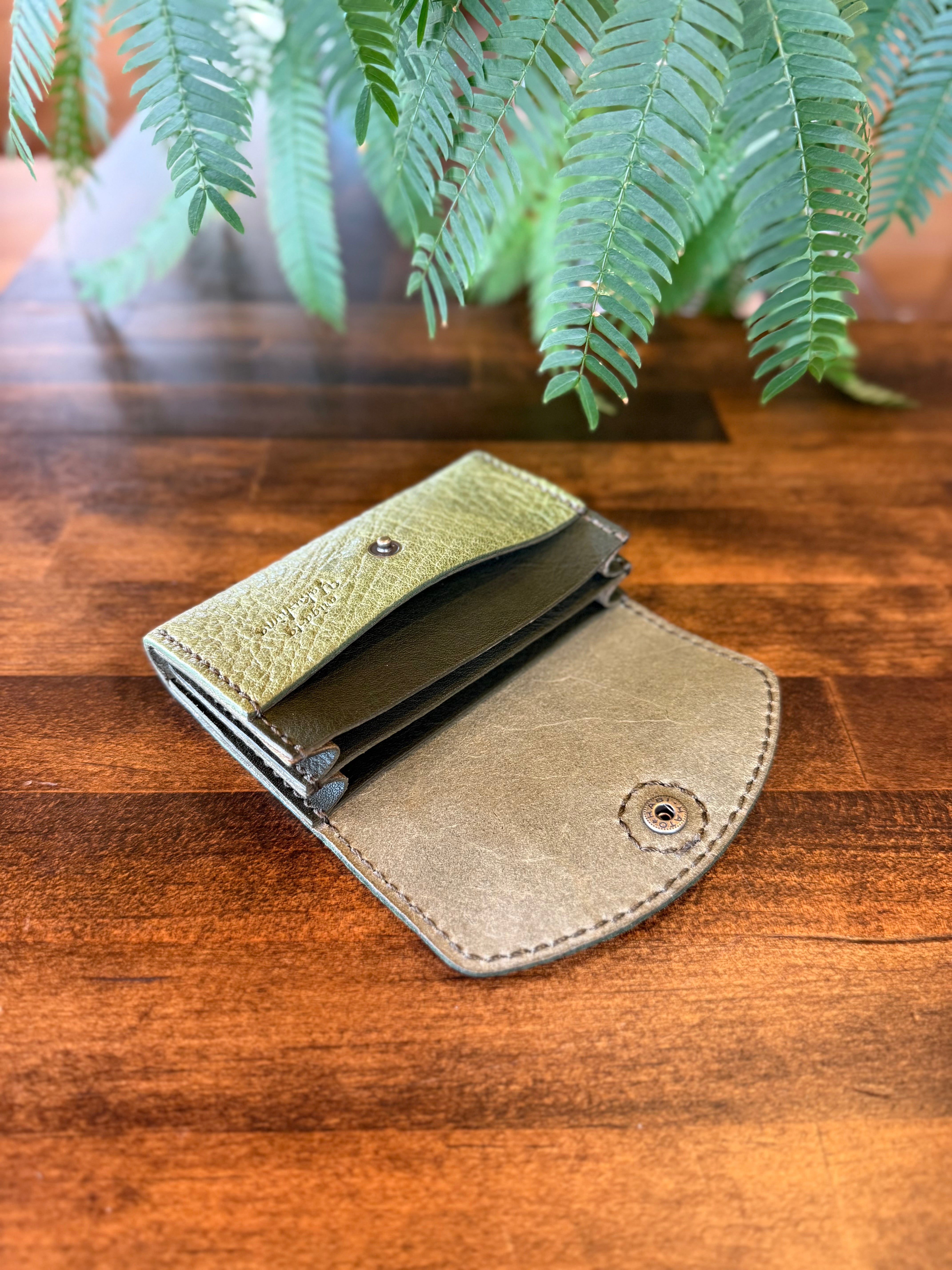 【屋久鹿革】おさいふ名刺入れ (ツノにヤクシカレリーフ・夜光貝の三日月)