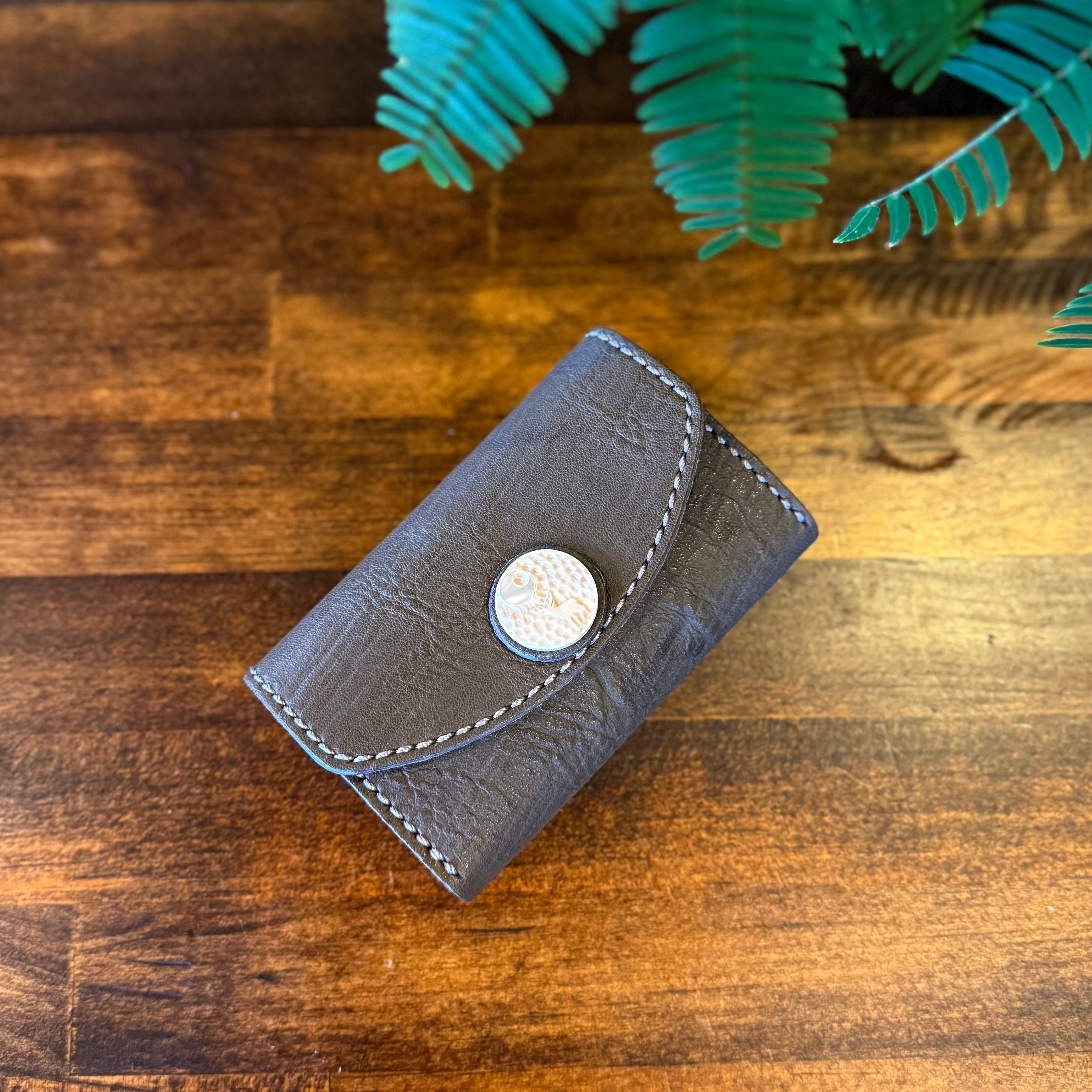 Wallet business card holder (Horns with Yakushika relief and luminous shell crescent moon)