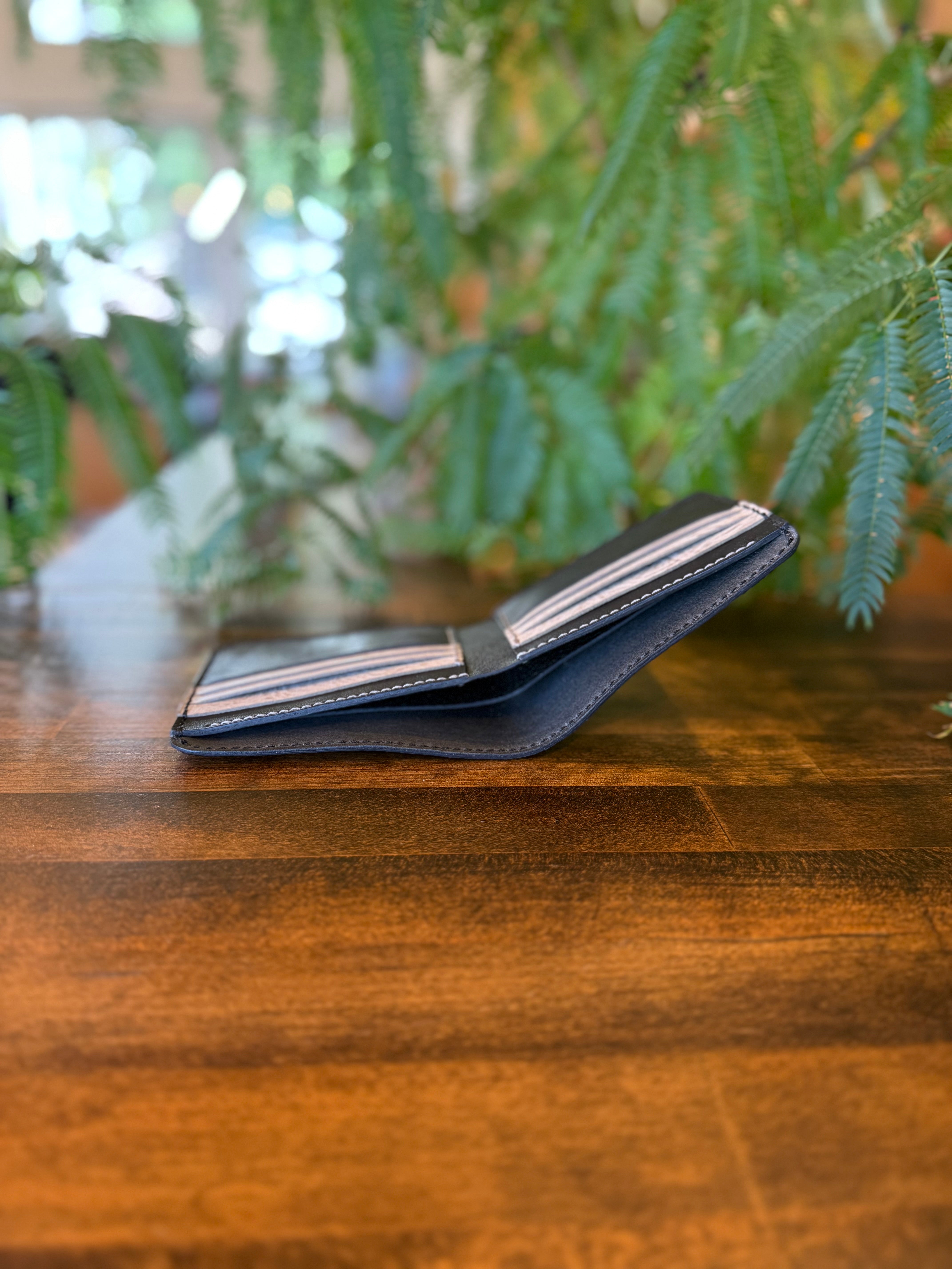 【京鹿革】二つ折り財布「黒味岳」