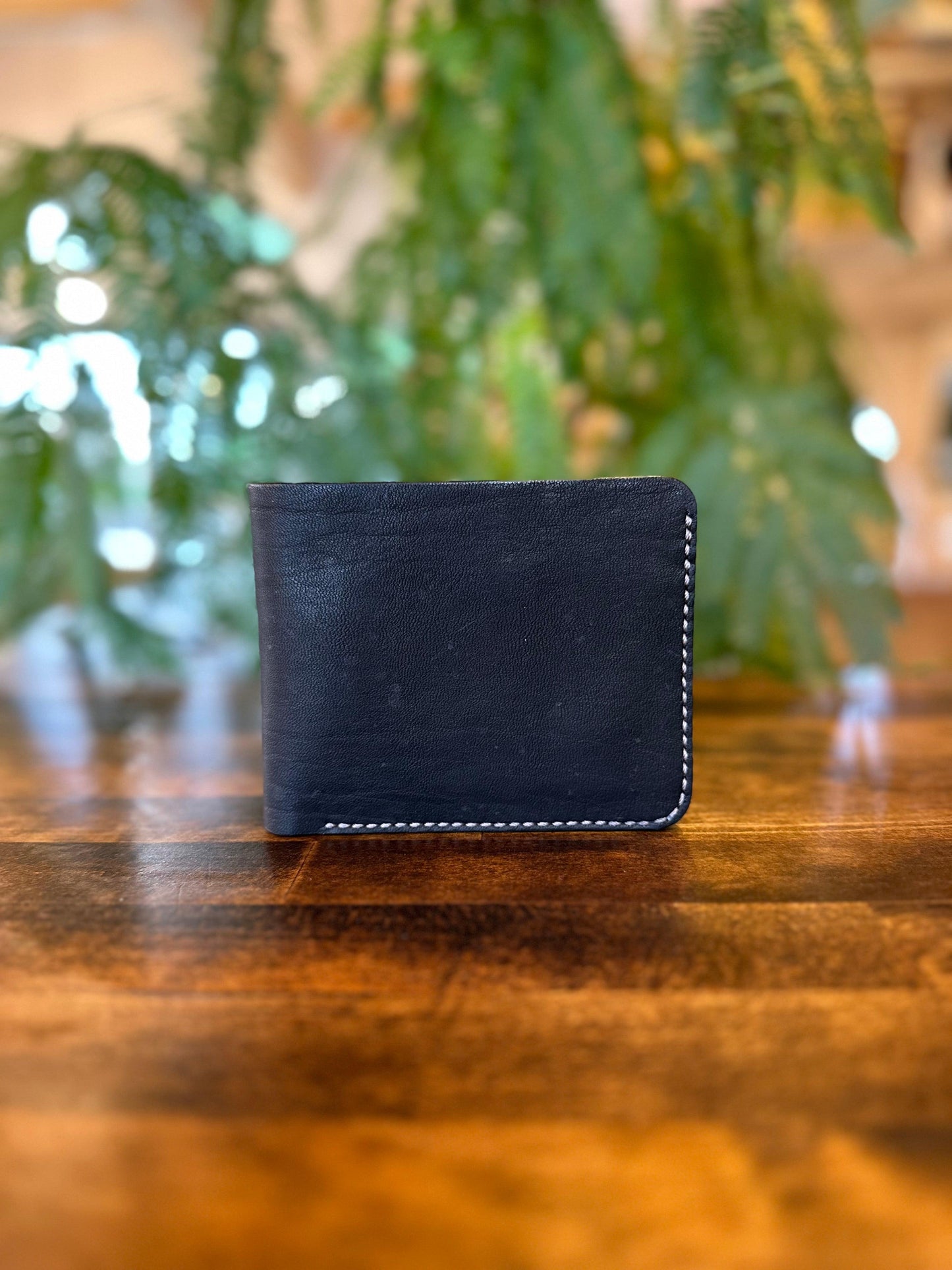 Bi-fold wallet with card pockets on both sides (Kuromi-dake)