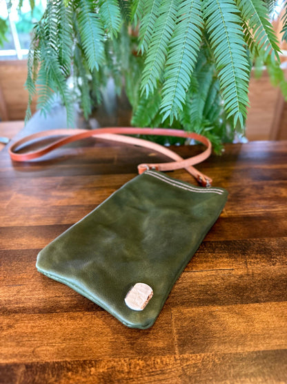 Smartphone pouch - Tochigi leather x Yaku deer leather (green)