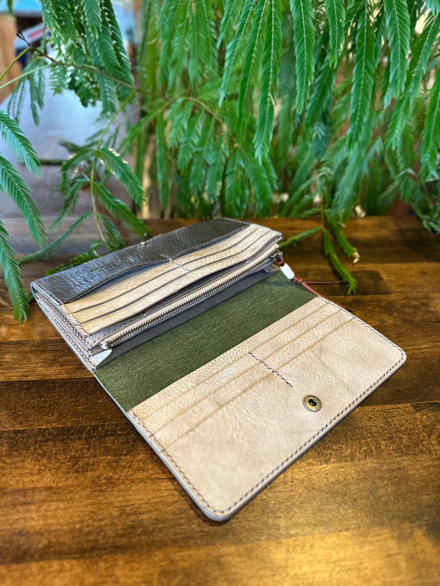 Clutch bag style long wallet (Mori)