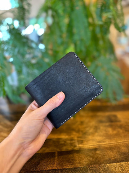 Bi-fold wallet with card pockets on both sides (Kuromi-dake)